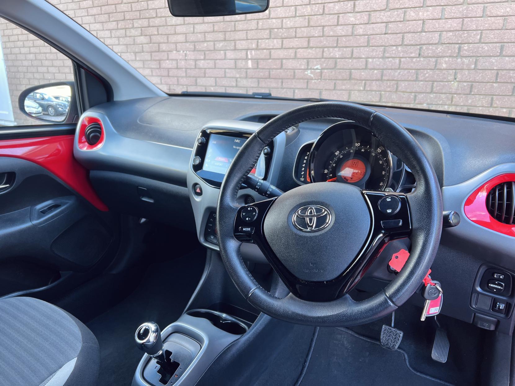 Toyota AYGO 1.0 VVT-i x-trend Funroof 5dr Petrol x-shift Euro 6 (71 ps)