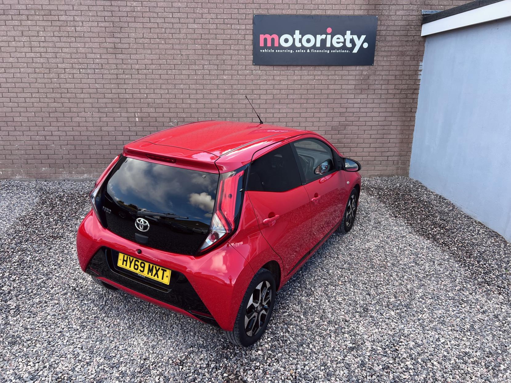Toyota AYGO 1.0 VVT-i x-trend Funroof 5dr Petrol x-shift Euro 6 (71 ps)