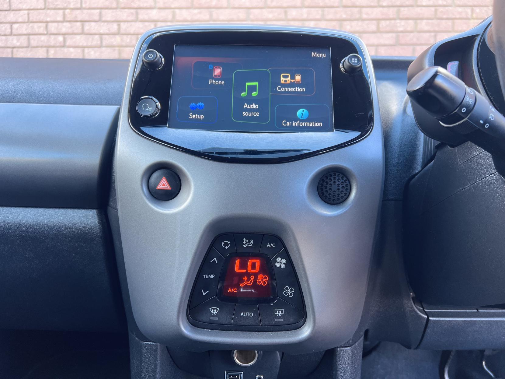 Toyota AYGO 1.0 VVT-i x-trend Funroof 5dr Petrol x-shift Euro 6 (71 ps)
