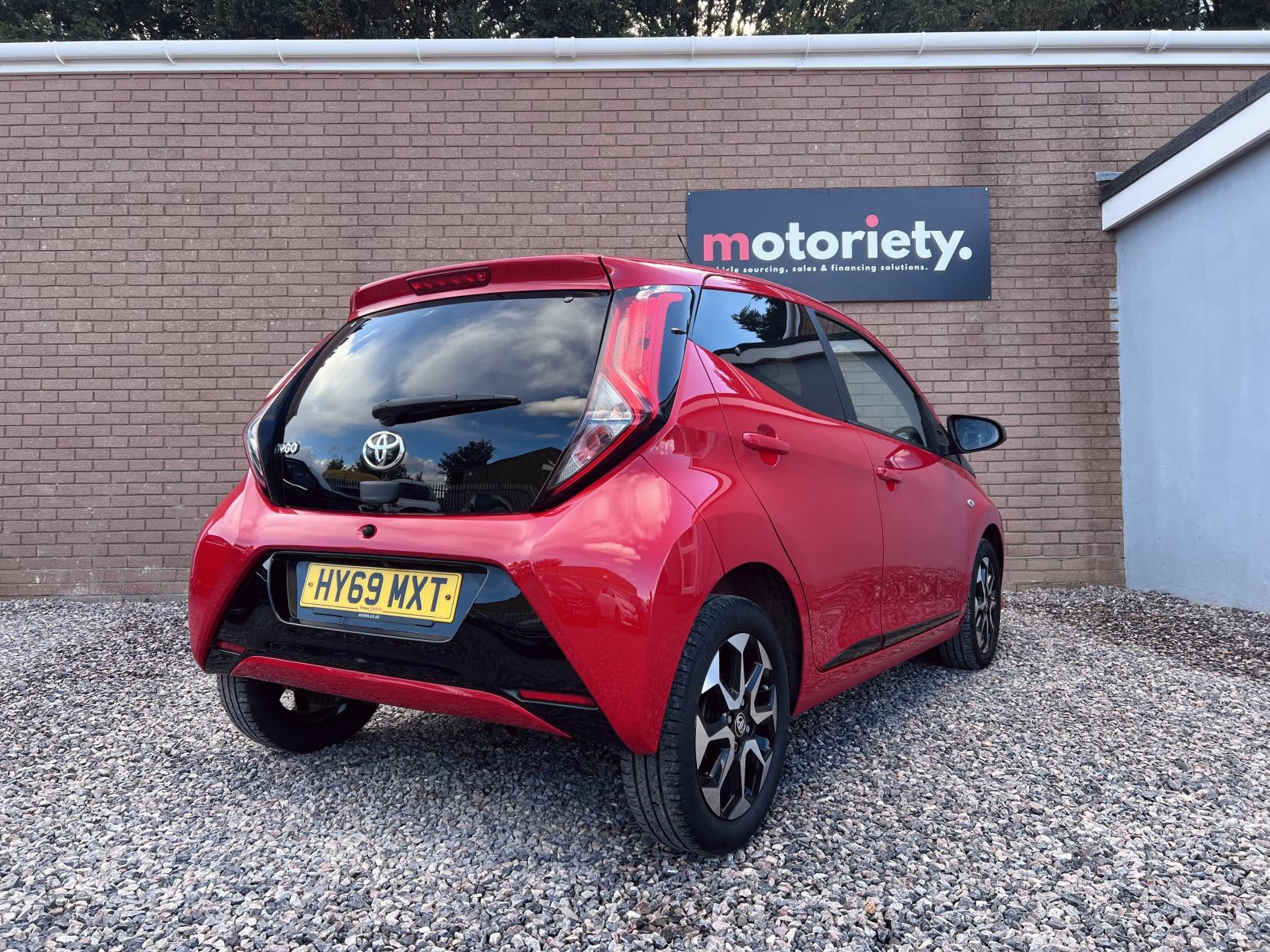 Toyota AYGO 1.0 VVT-i x-trend Funroof 5dr Petrol x-shift Euro 6 (71 ps)