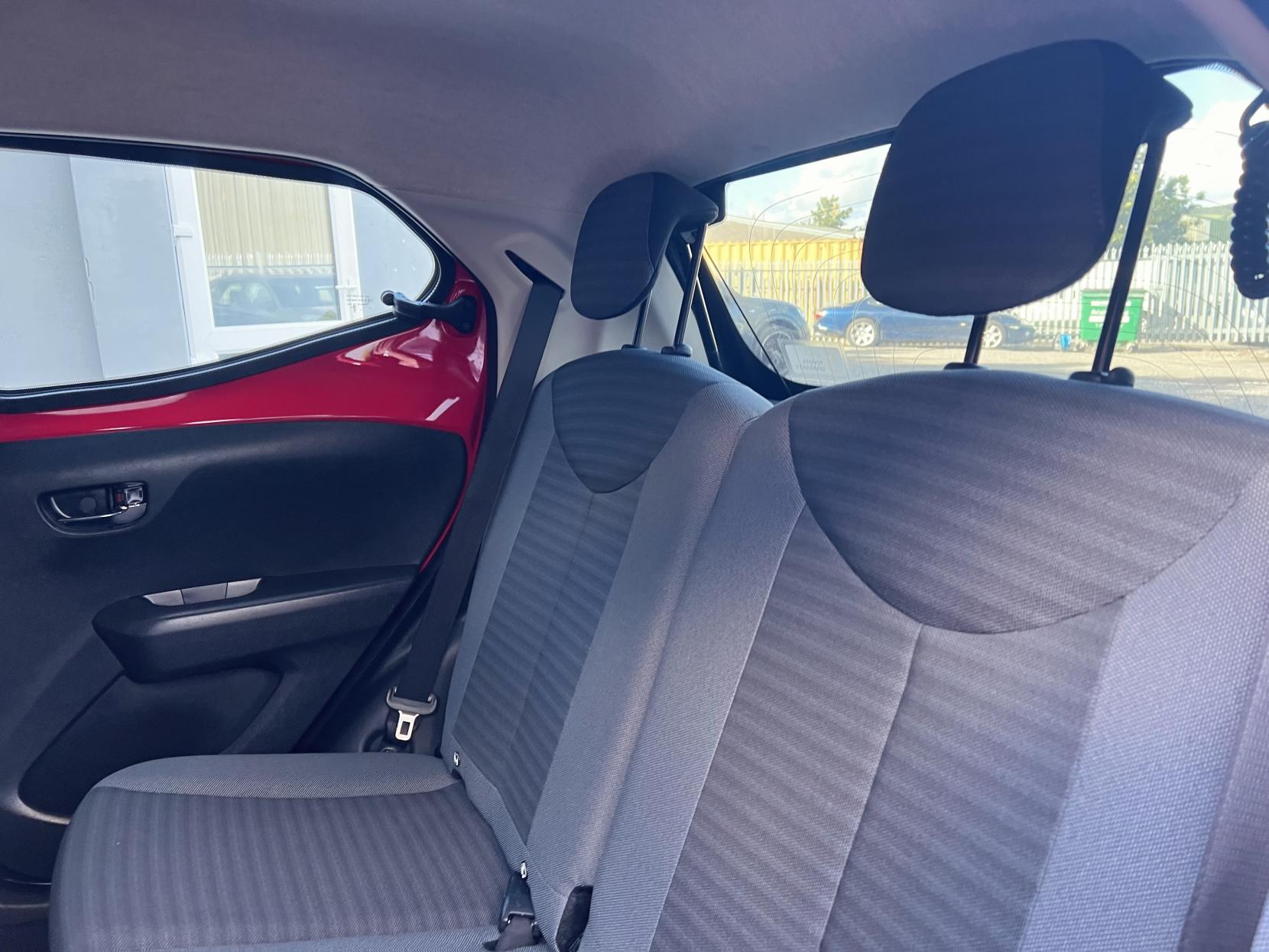 Toyota AYGO 1.0 VVT-i x-trend Funroof 5dr Petrol x-shift Euro 6 (71 ps)