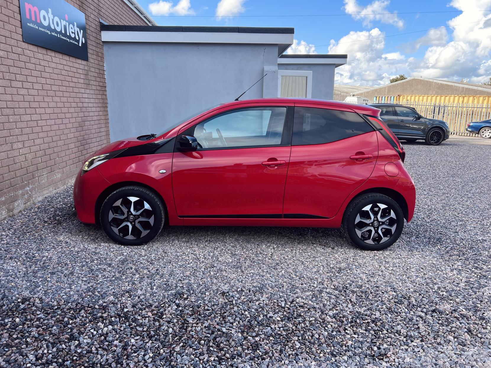 Toyota AYGO 1.0 VVT-i x-trend Funroof 5dr Petrol x-shift Euro 6 (71 ps)