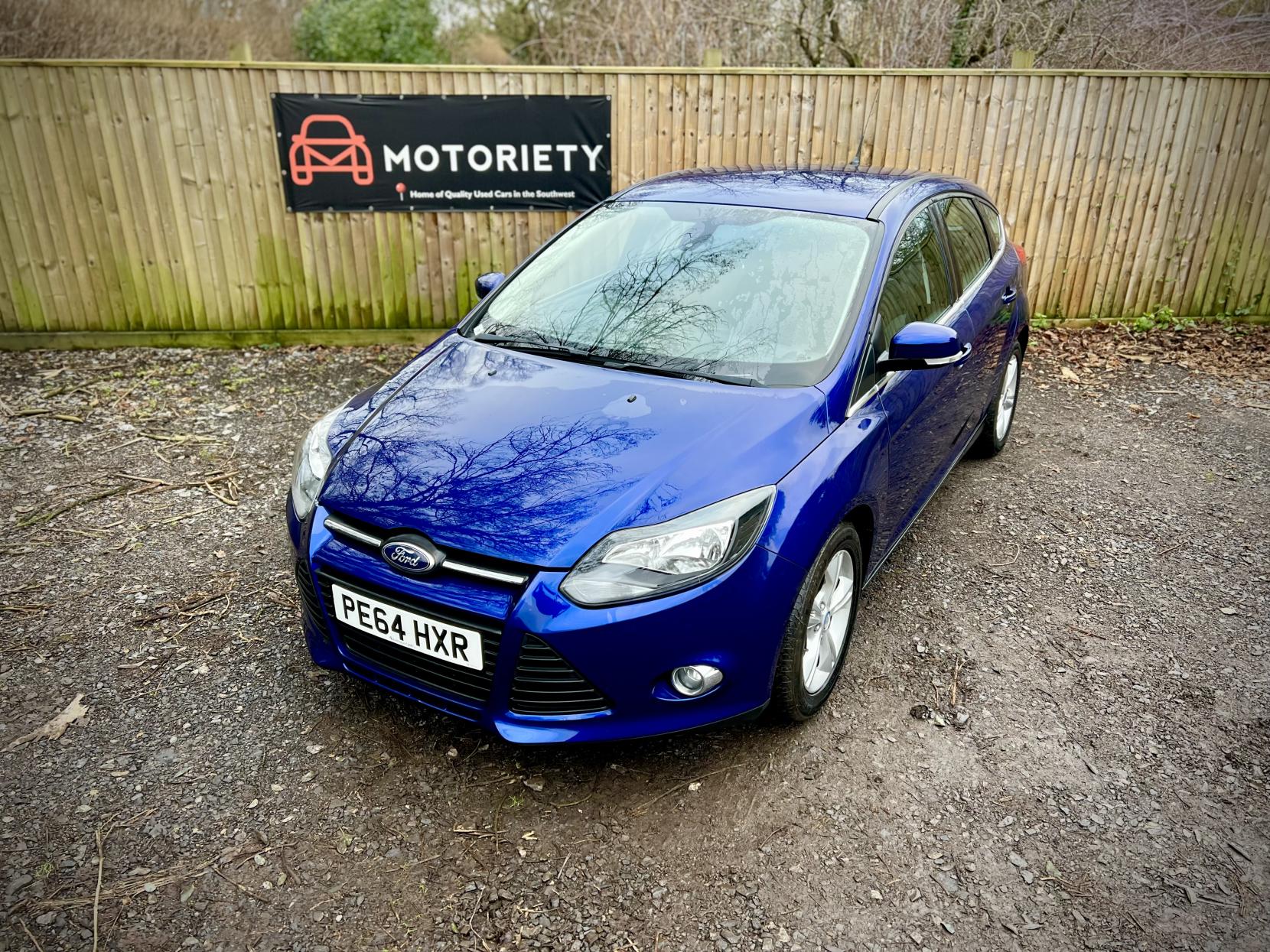 Ford Focus 1.6 Zetec Hatchback 5dr Petrol Powershift Euro 5 (125 ps)