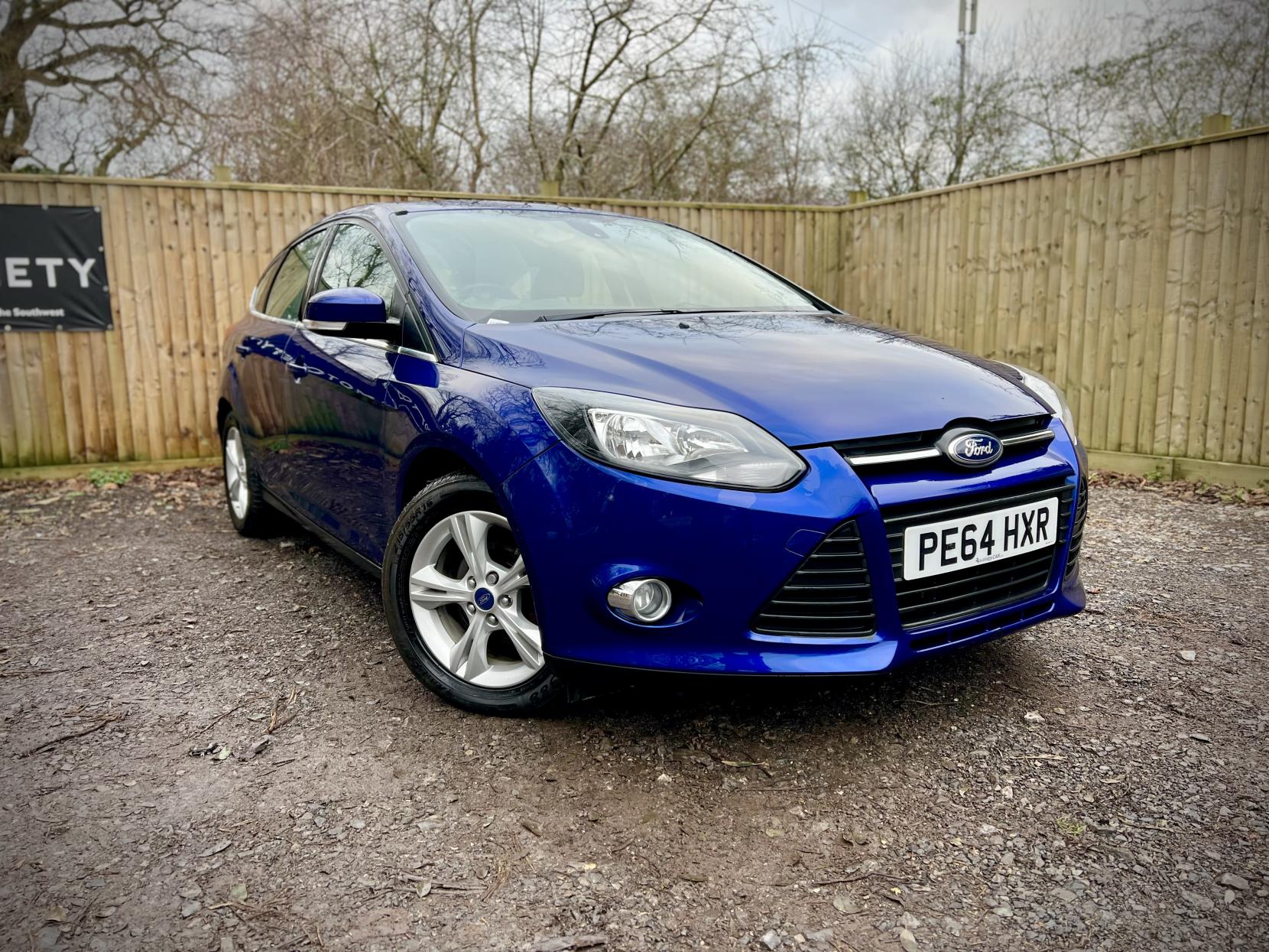 Ford Focus 1.6 Zetec Hatchback 5dr Petrol Powershift Euro 5 (125 ps)