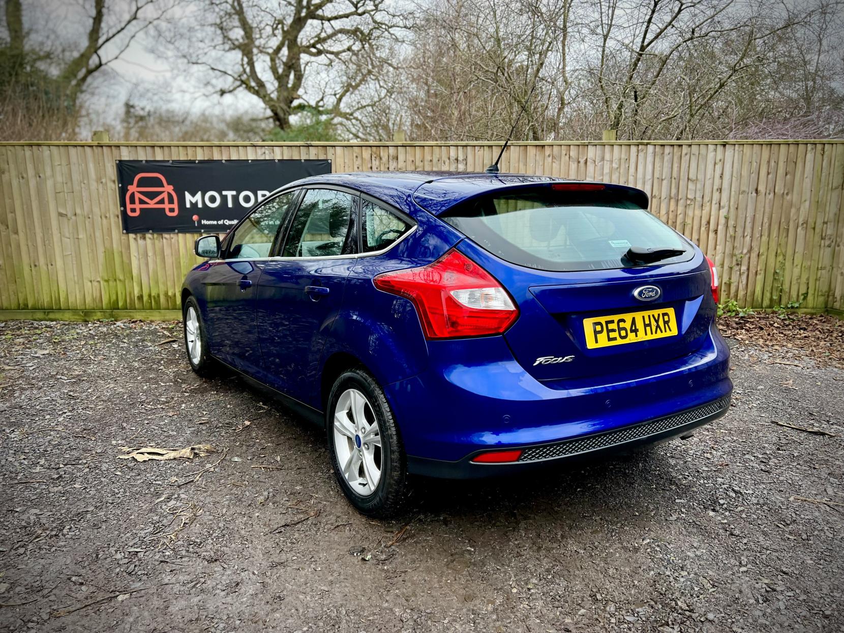 Ford Focus 1.6 Zetec Hatchback 5dr Petrol Powershift Euro 5 (125 ps)