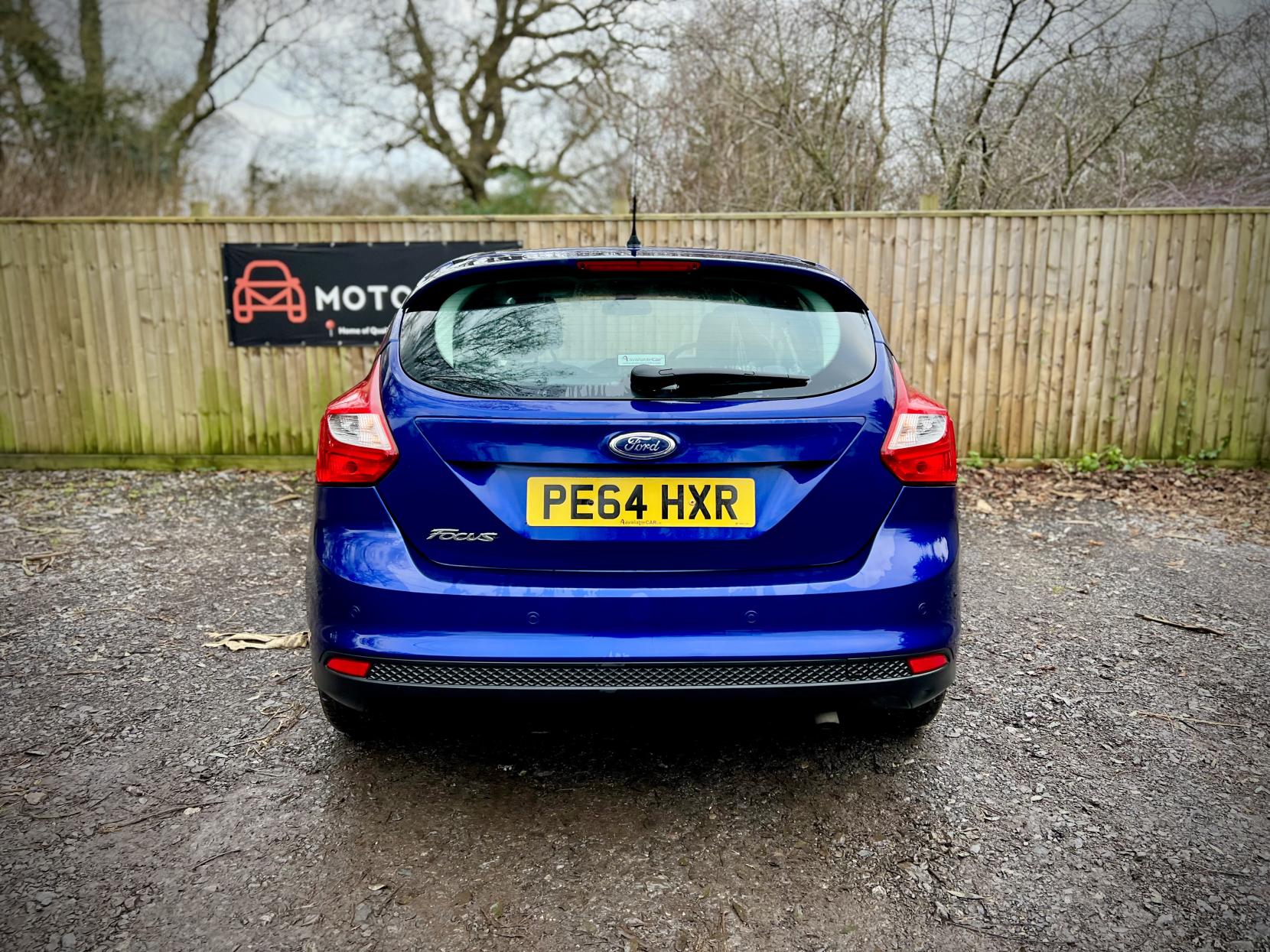 Ford Focus 1.6 Zetec Hatchback 5dr Petrol Powershift Euro 5 (125 ps)