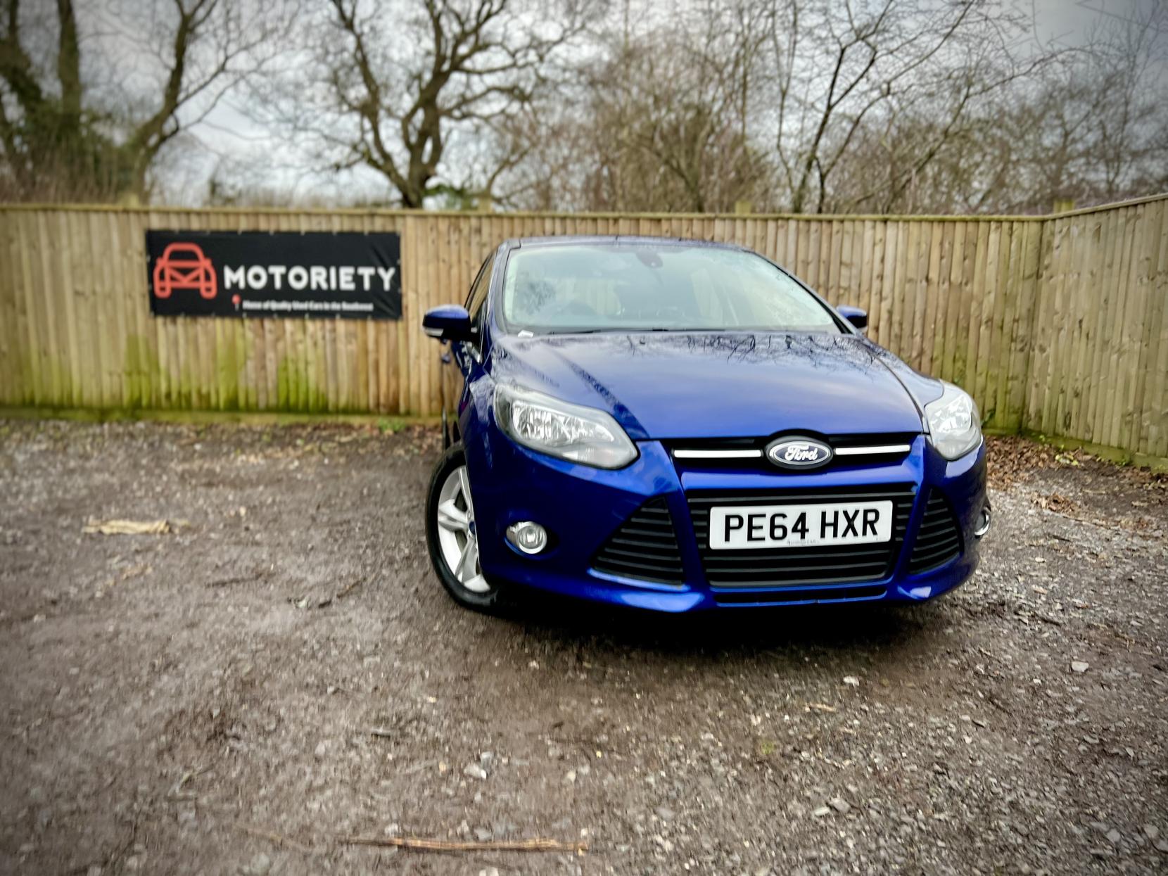 Ford Focus 1.6 Zetec Hatchback 5dr Petrol Powershift Euro 5 (125 ps)