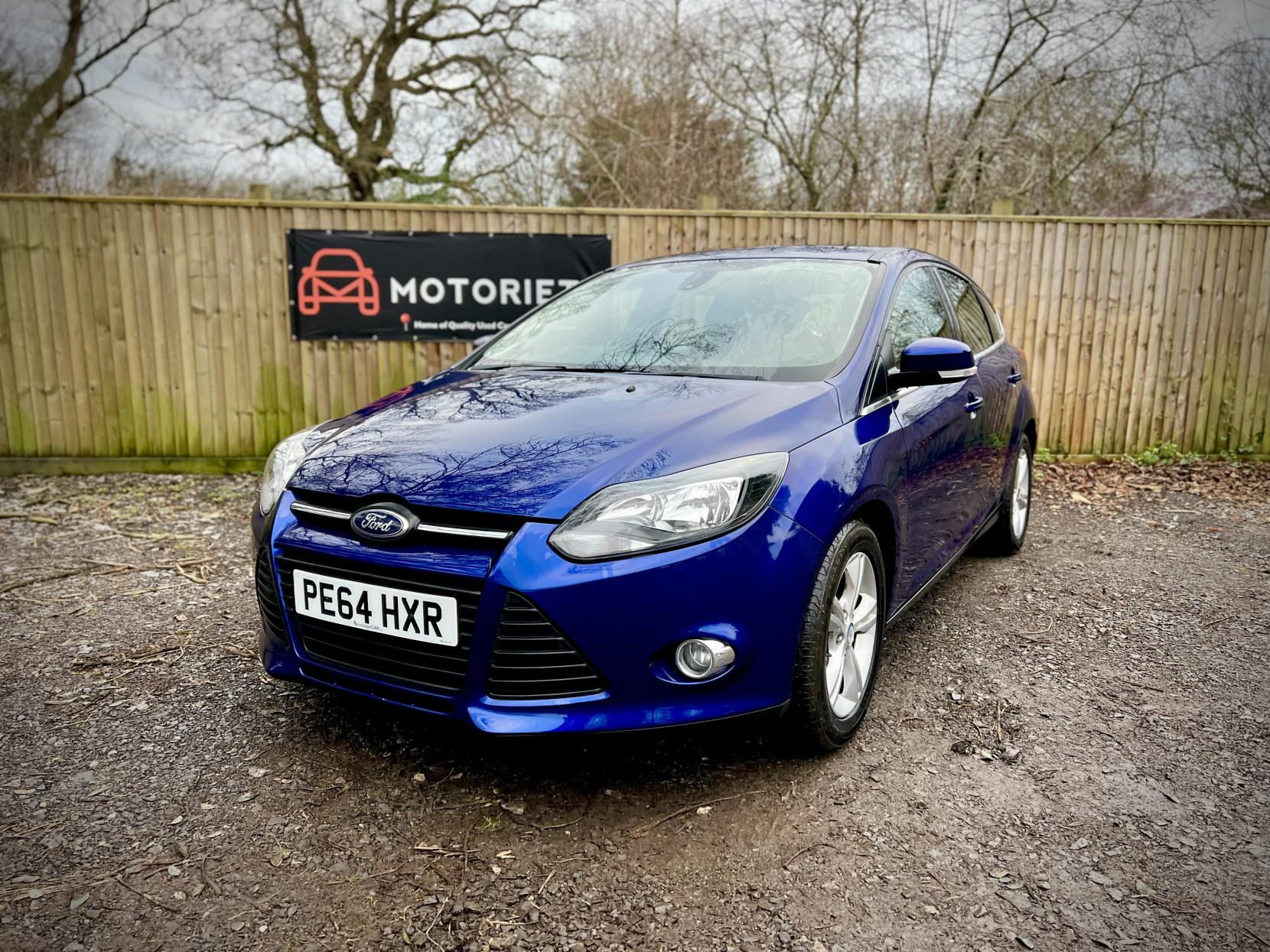 Ford Focus 1.6 Zetec Hatchback 5dr Petrol Powershift Euro 5 (125 ps)