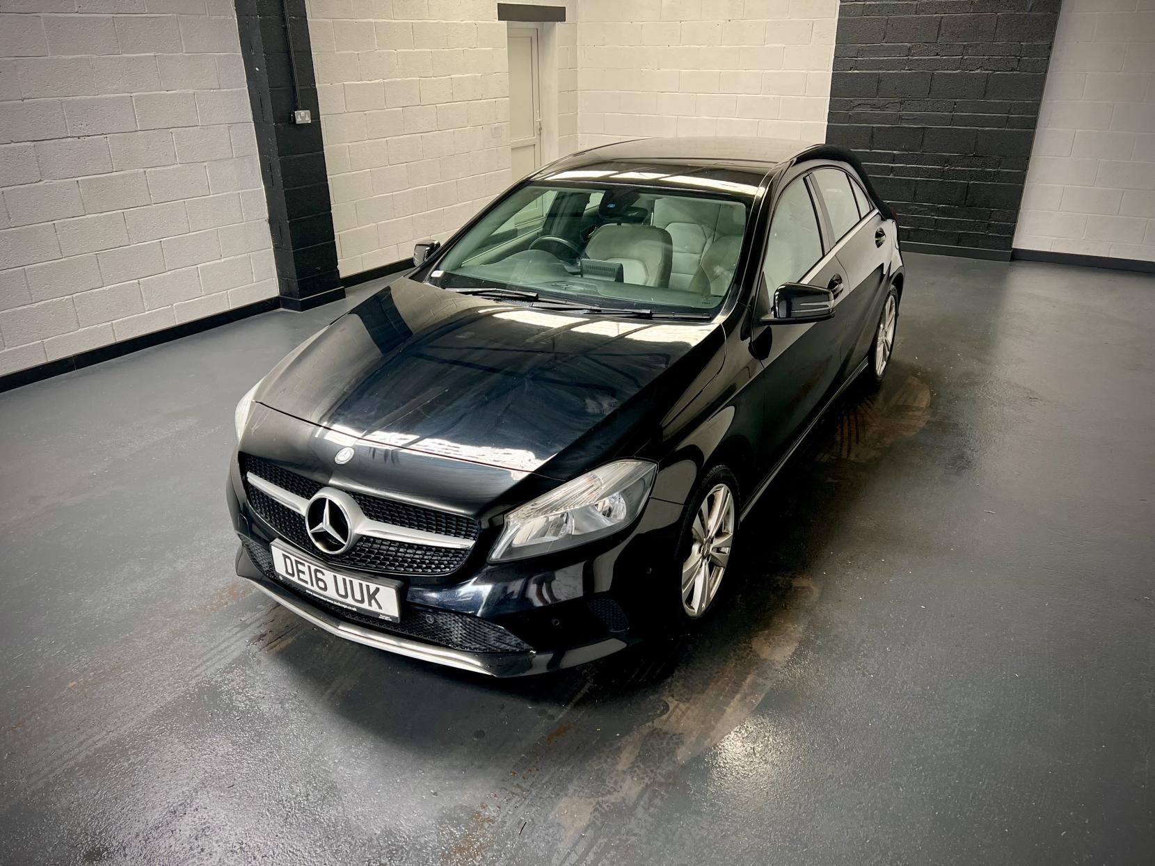 Mercedes-Benz A Class 1.5 A180d Sport (Executive) Hatchback 5dr Diesel Manual Euro 6 (s/s) (109 ps)