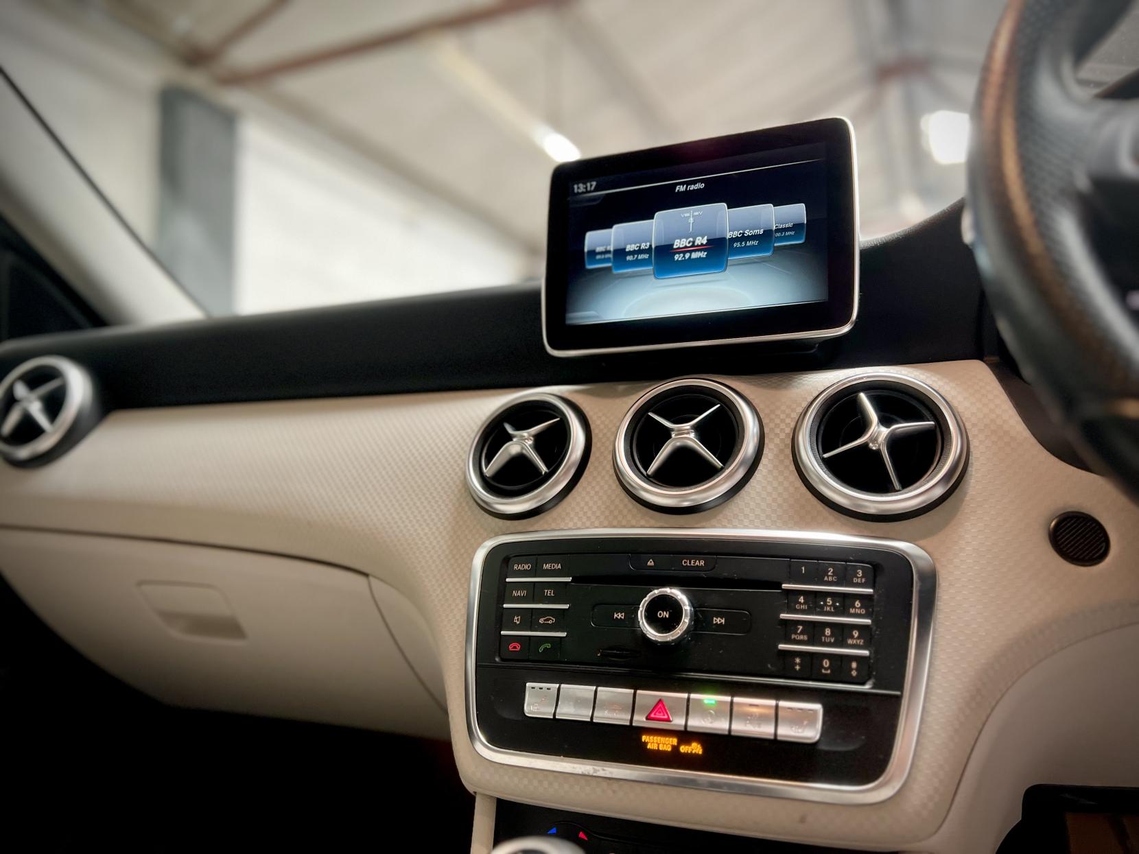 Mercedes-Benz A Class 1.5 A180d Sport (Executive) Hatchback 5dr Diesel Manual Euro 6 (s/s) (109 ps)