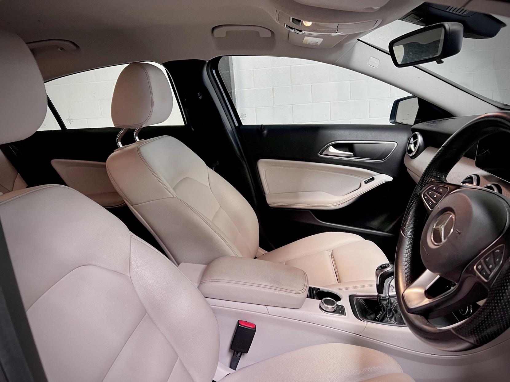 Mercedes-Benz A Class 1.5 A180d Sport (Executive) Hatchback 5dr Diesel Manual Euro 6 (s/s) (109 ps)