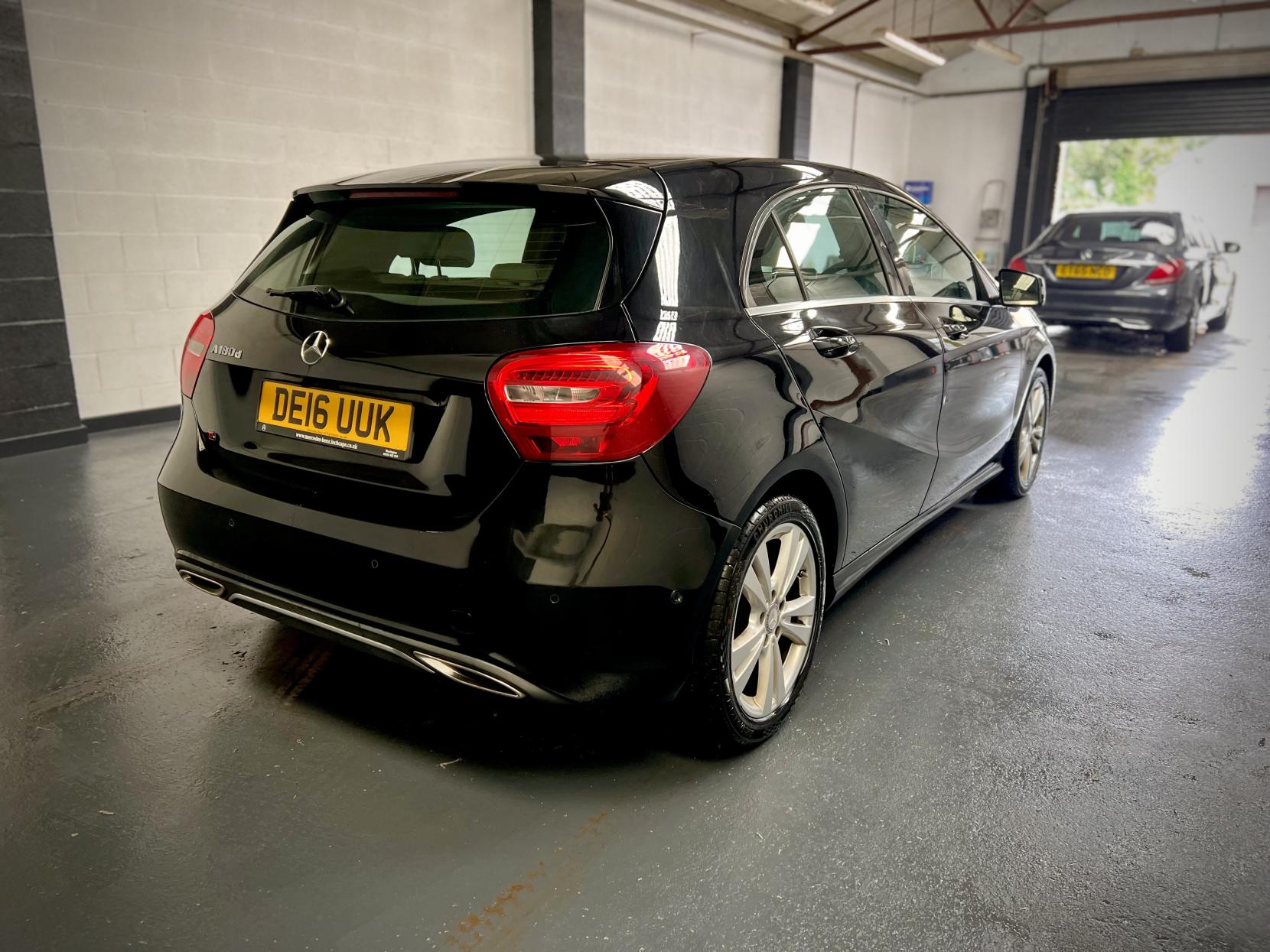 Mercedes-Benz A Class 1.5 A180d Sport (Executive) Hatchback 5dr Diesel Manual Euro 6 (s/s) (109 ps)