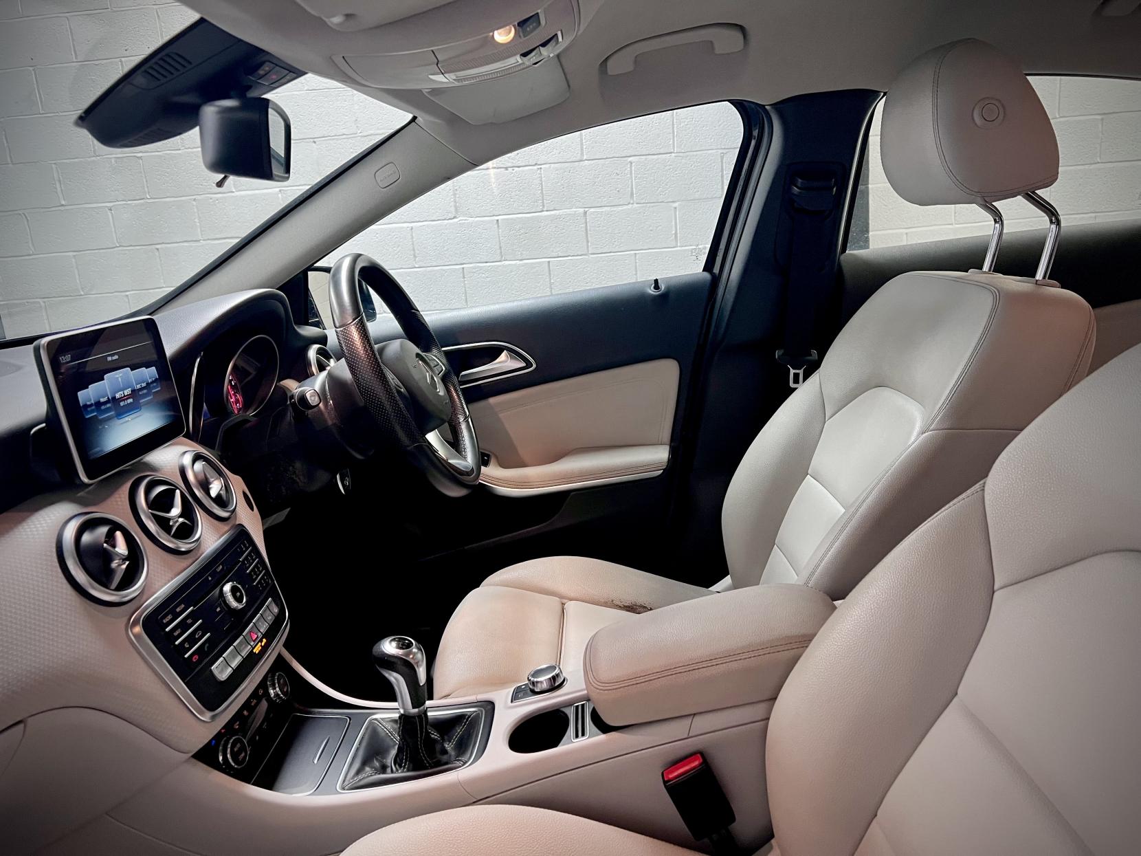 Mercedes-Benz A Class 1.5 A180d Sport (Executive) Hatchback 5dr Diesel Manual Euro 6 (s/s) (109 ps)
