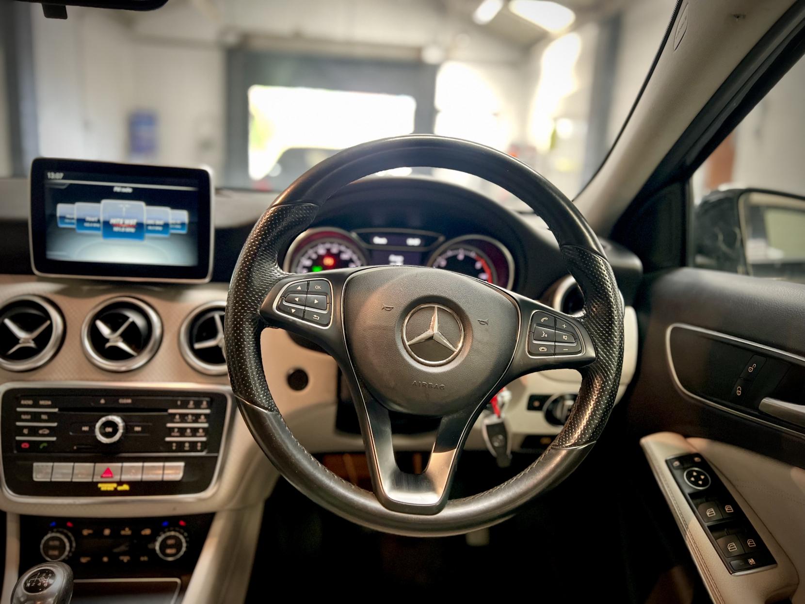 Mercedes-Benz A Class 1.5 A180d Sport (Executive) Hatchback 5dr Diesel Manual Euro 6 (s/s) (109 ps)
