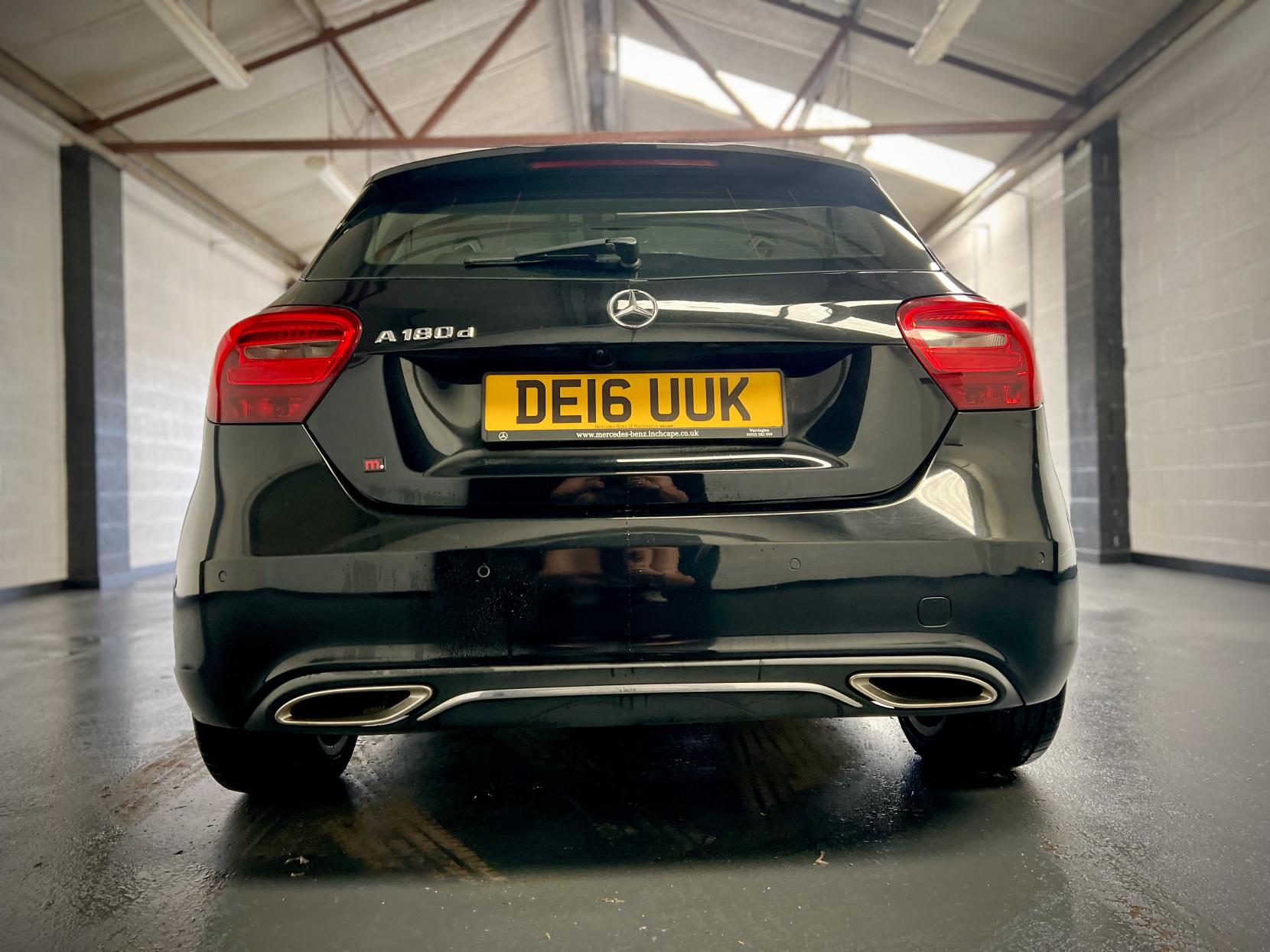 Mercedes-Benz A Class 1.5 A180d Sport (Executive) Hatchback 5dr Diesel Manual Euro 6 (s/s) (109 ps)