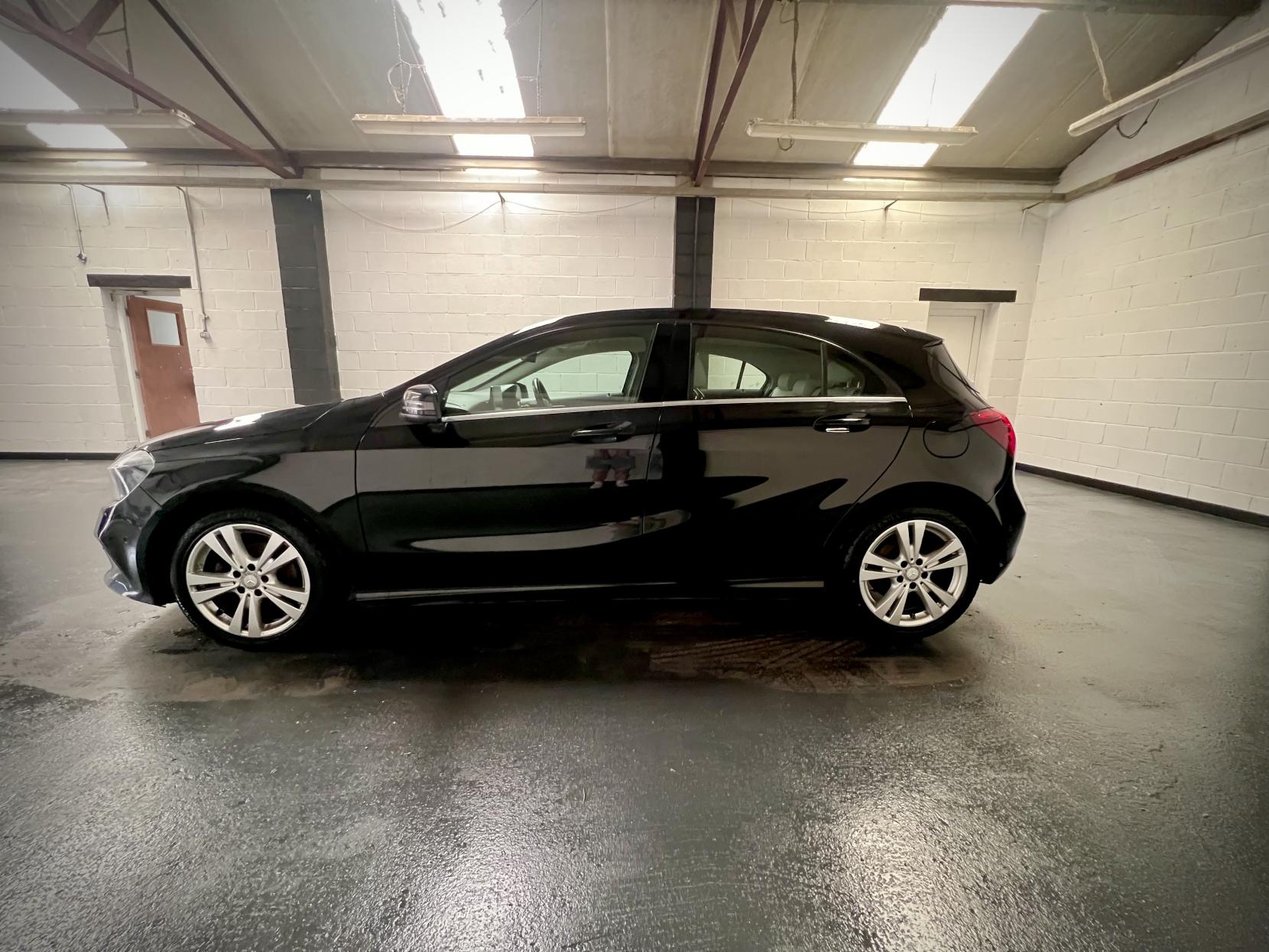 Mercedes-Benz A Class 1.5 A180d Sport (Executive) Hatchback 5dr Diesel Manual Euro 6 (s/s) (109 ps)