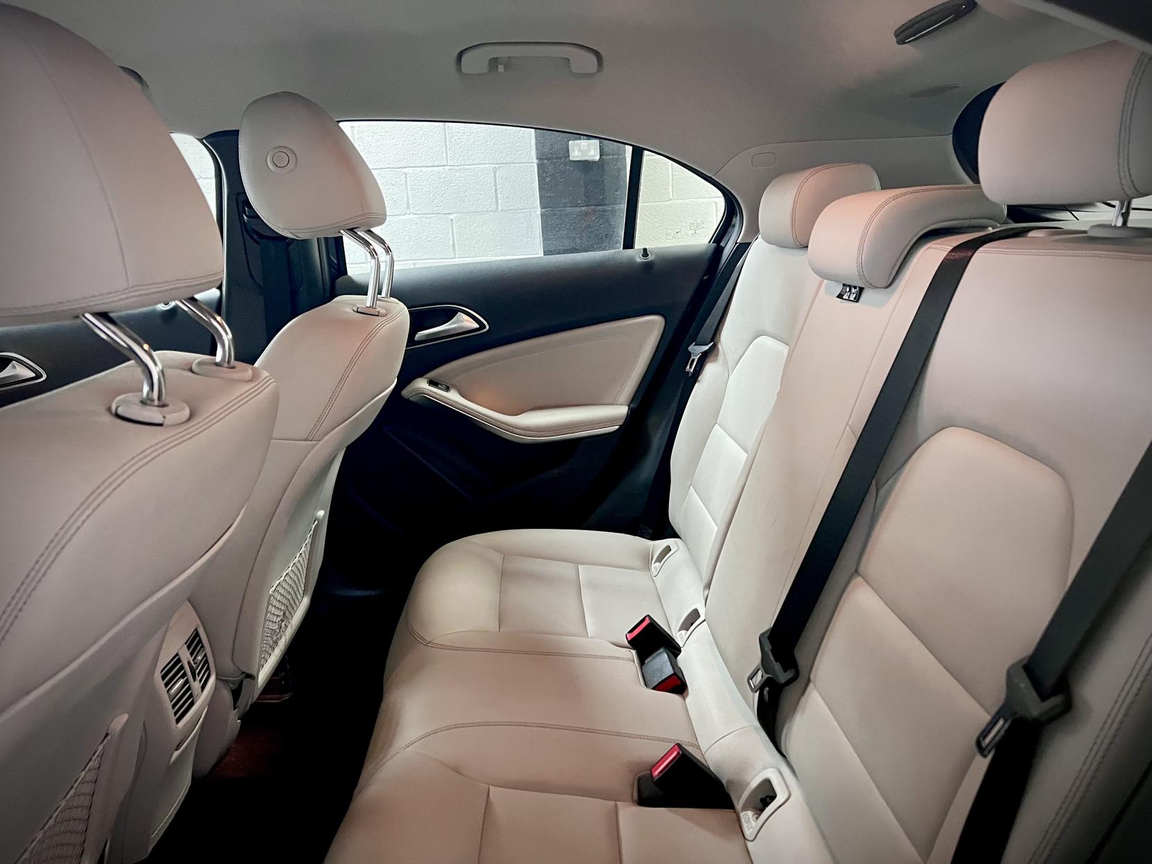 Mercedes-Benz A Class 1.5 A180d Sport (Executive) Hatchback 5dr Diesel Manual Euro 6 (s/s) (109 ps)