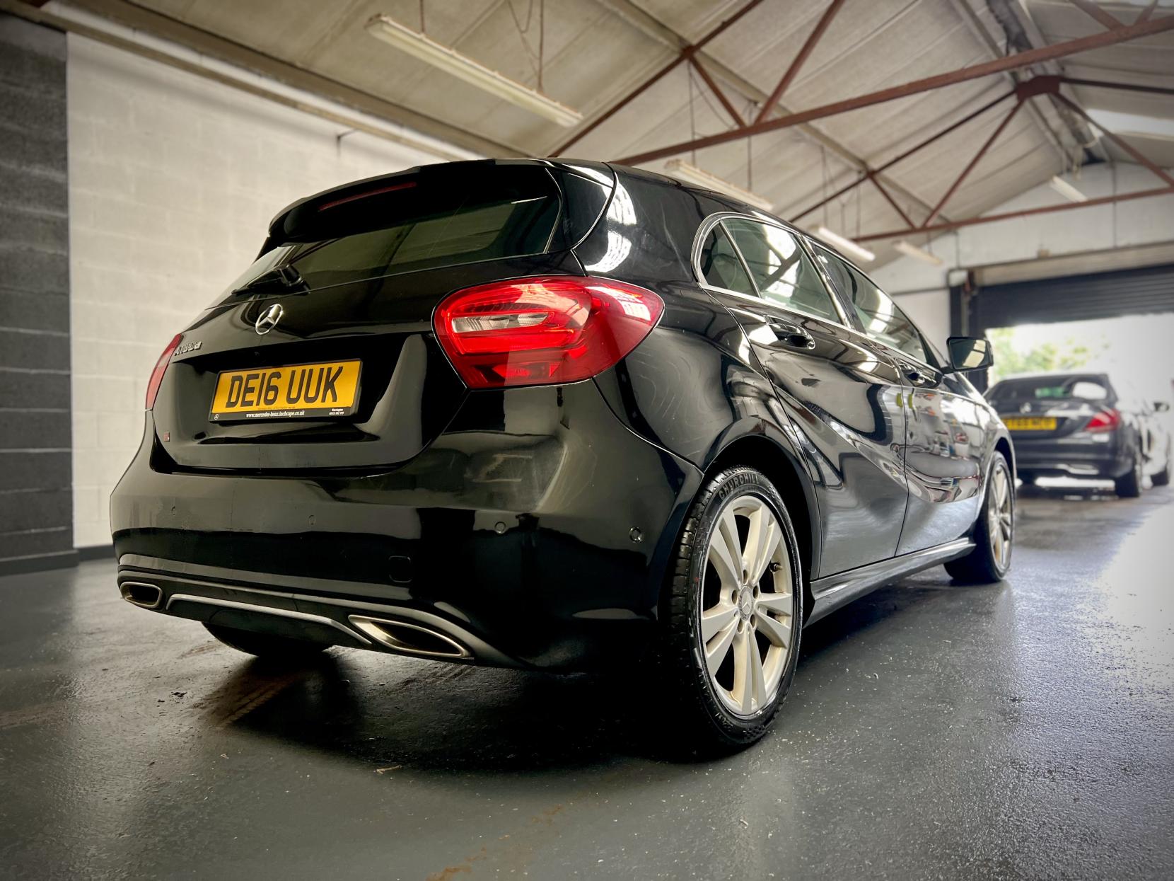 Mercedes-Benz A Class 1.5 A180d Sport (Executive) Hatchback 5dr Diesel Manual Euro 6 (s/s) (109 ps)