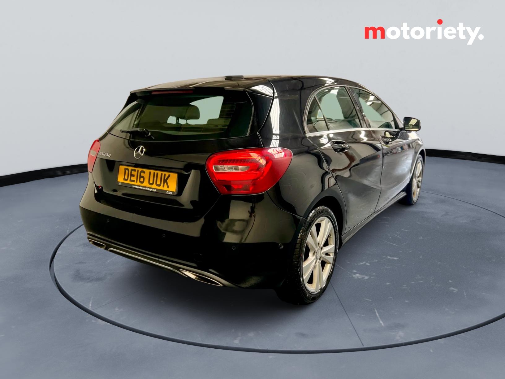 Mercedes-Benz A Class 1.5 A180d Sport (Executive) Hatchback 5dr Diesel Manual Euro 6 (s/s) (109 ps)