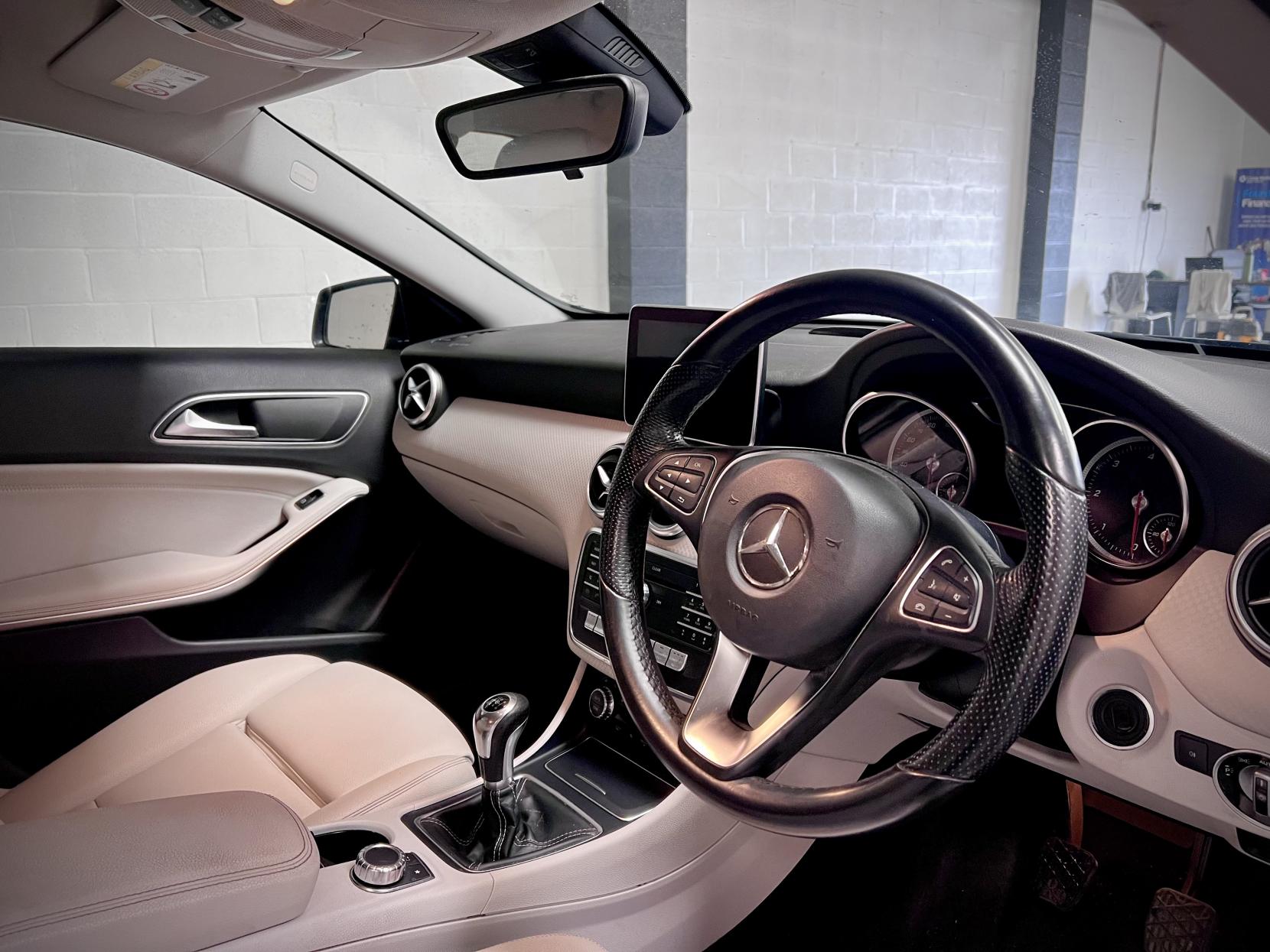 Mercedes-Benz A Class 1.5 A180d Sport (Executive) Hatchback 5dr Diesel Manual Euro 6 (s/s) (109 ps)