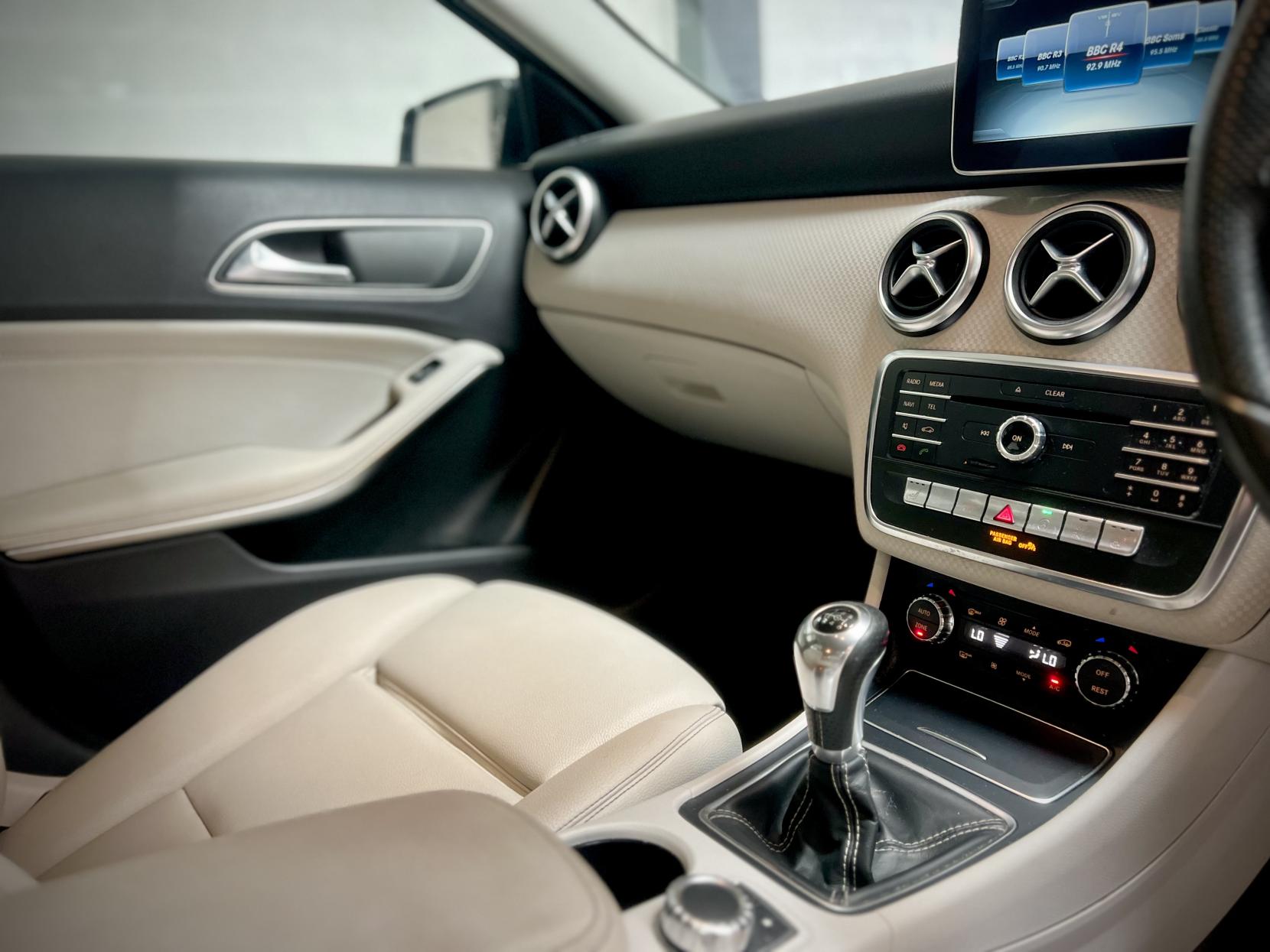 Mercedes-Benz A Class 1.5 A180d Sport (Executive) Hatchback 5dr Diesel Manual Euro 6 (s/s) (109 ps)
