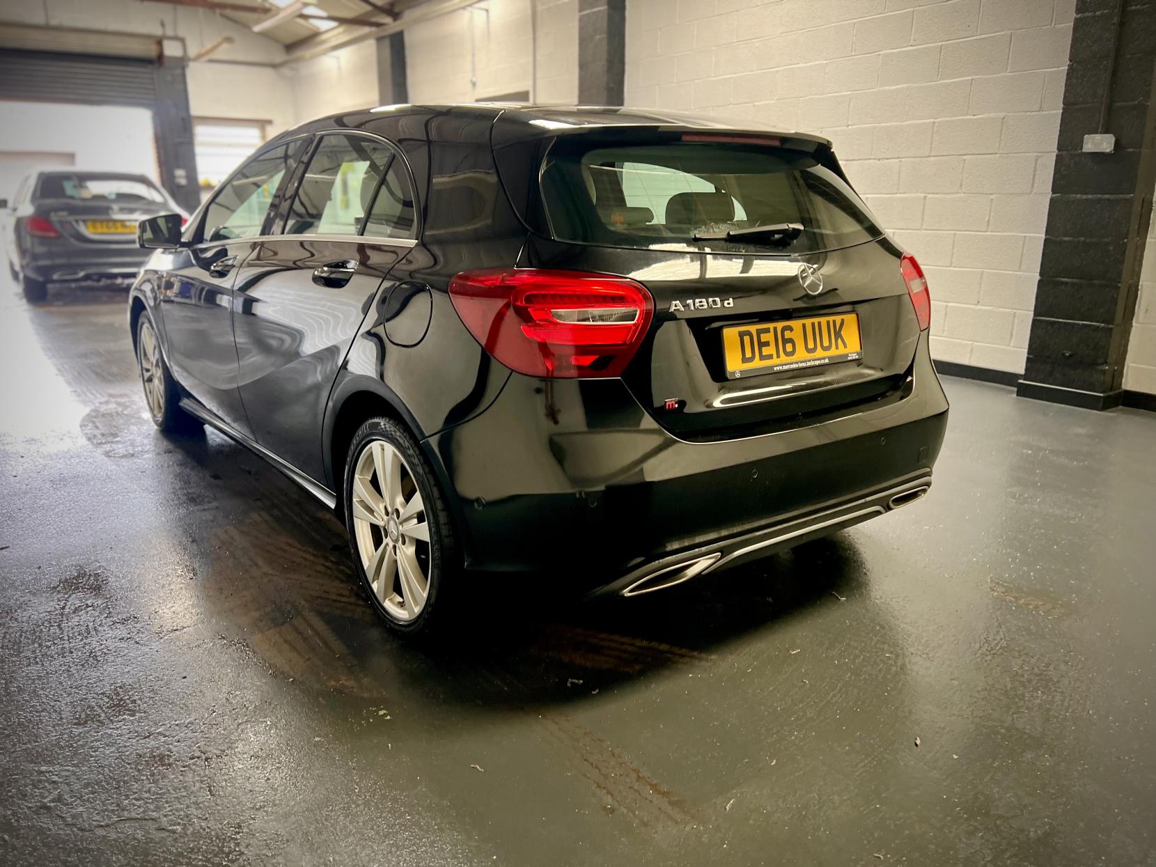 Mercedes-Benz A Class 1.5 A180d Sport (Executive) Hatchback 5dr Diesel Manual Euro 6 (s/s) (109 ps)