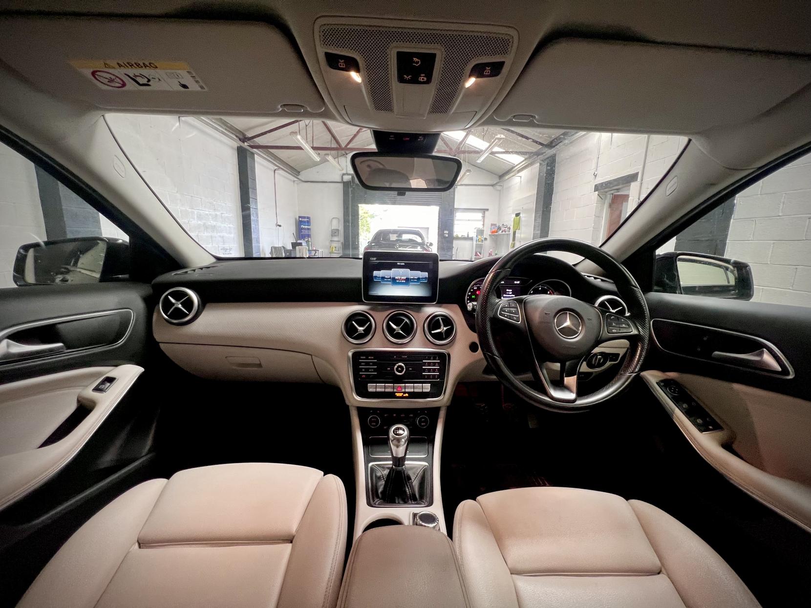 Mercedes-Benz A Class 1.5 A180d Sport (Executive) Hatchback 5dr Diesel Manual Euro 6 (s/s) (109 ps)