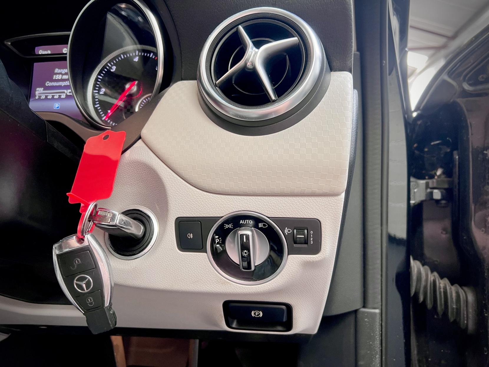 Mercedes-Benz A Class 1.5 A180d Sport (Executive) Hatchback 5dr Diesel Manual Euro 6 (s/s) (109 ps)