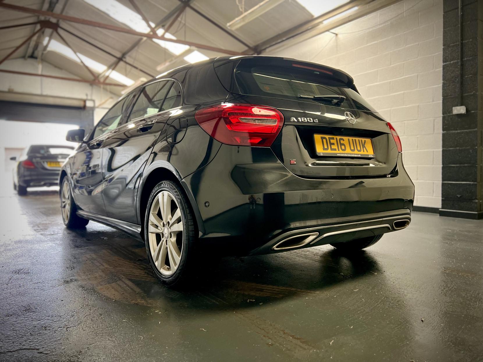 Mercedes-Benz A Class 1.5 A180d Sport (Executive) Hatchback 5dr Diesel Manual Euro 6 (s/s) (109 ps)