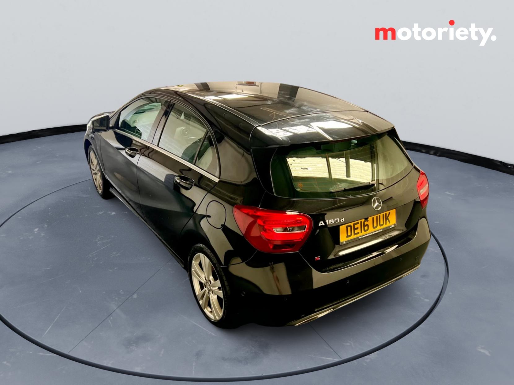 Mercedes-Benz A Class 1.5 A180d Sport (Executive) Hatchback 5dr Diesel Manual Euro 6 (s/s) (109 ps)