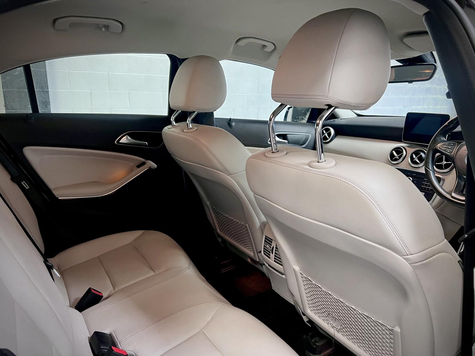 Mercedes-Benz A Class 1.5 A180d Sport (Executive) Hatchback 5dr Diesel Manual Euro 6 (s/s) (109 ps)