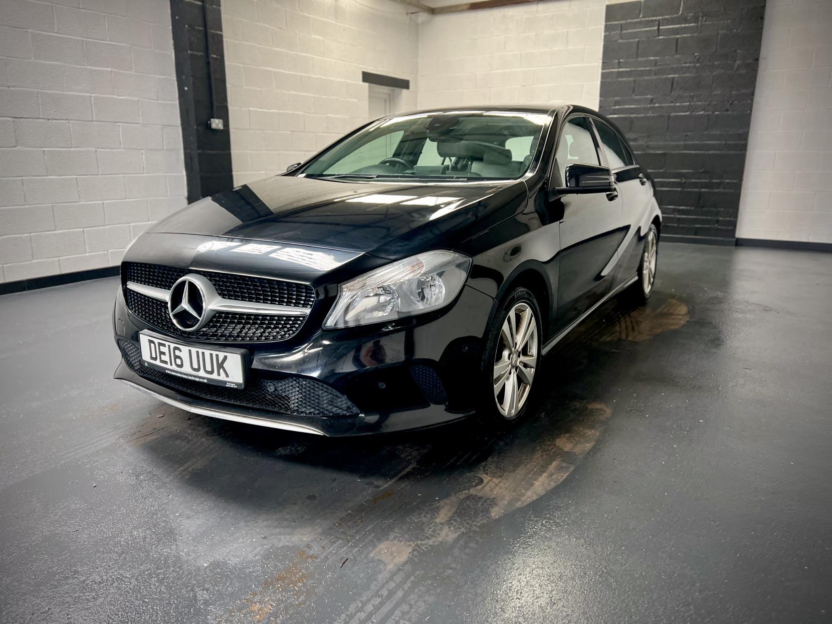Mercedes-Benz A Class 1.5 A180d Sport (Executive) Hatchback 5dr Diesel Manual Euro 6 (s/s) (109 ps)