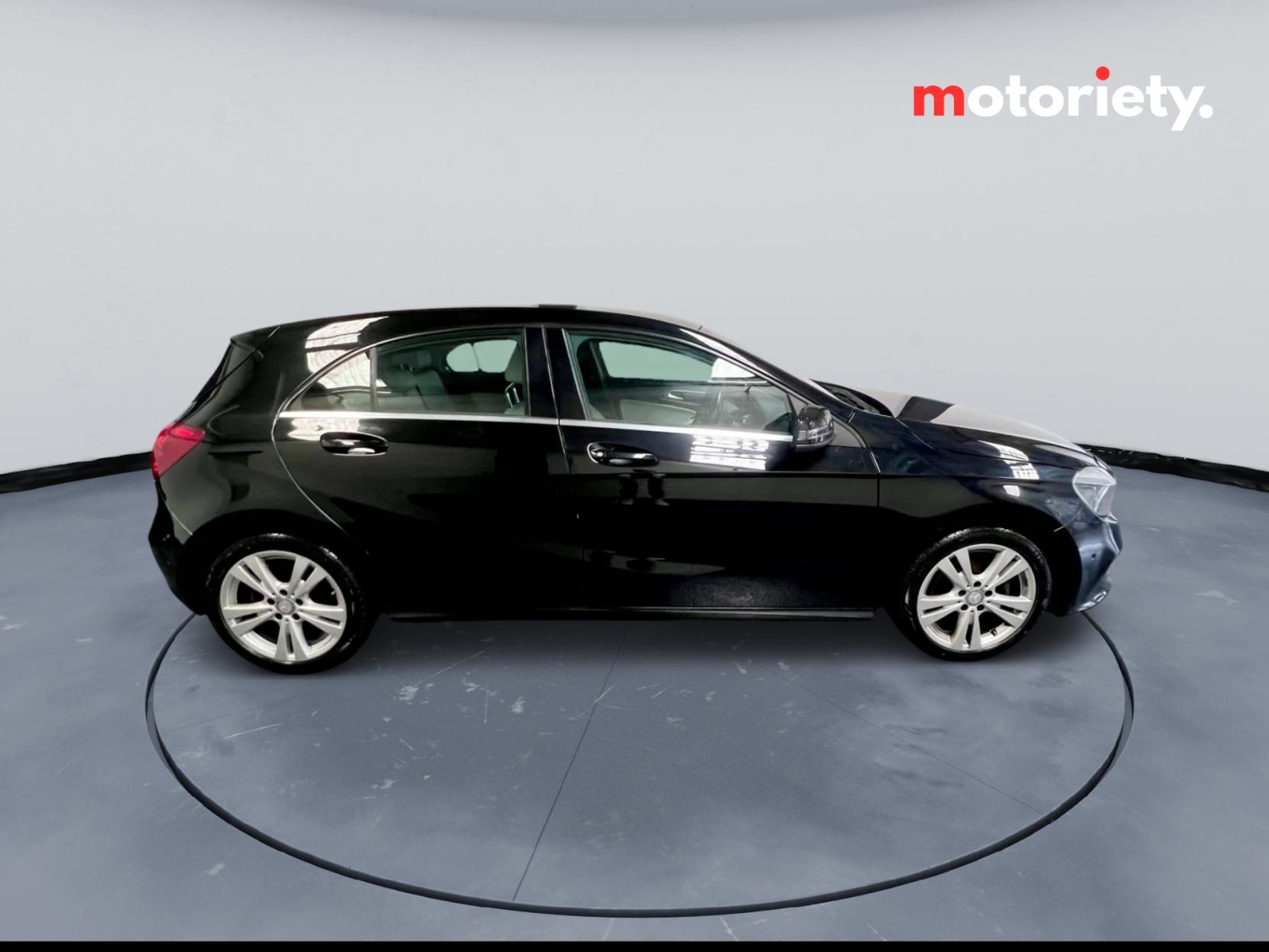 Mercedes-Benz A Class 1.5 A180d Sport (Executive) Hatchback 5dr Diesel Manual Euro 6 (s/s) (109 ps)