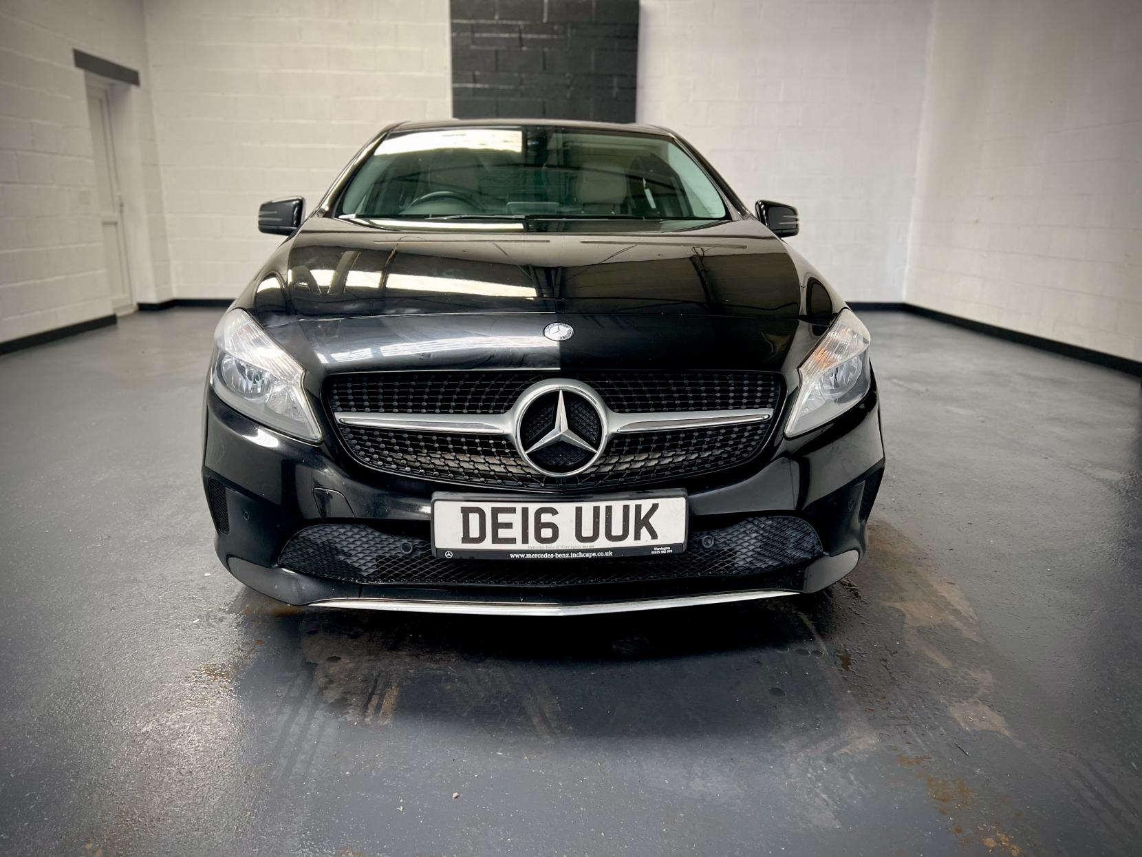 Mercedes-Benz A Class 1.5 A180d Sport (Executive) Hatchback 5dr Diesel Manual Euro 6 (s/s) (109 ps)