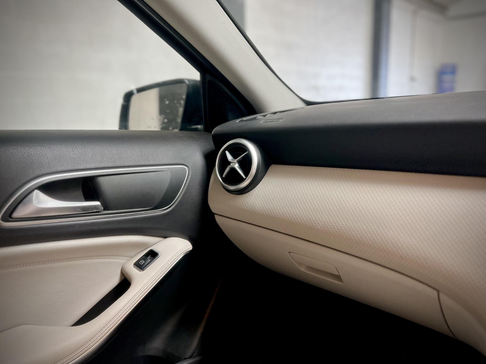 Mercedes-Benz A Class 1.5 A180d Sport (Executive) Hatchback 5dr Diesel Manual Euro 6 (s/s) (109 ps)