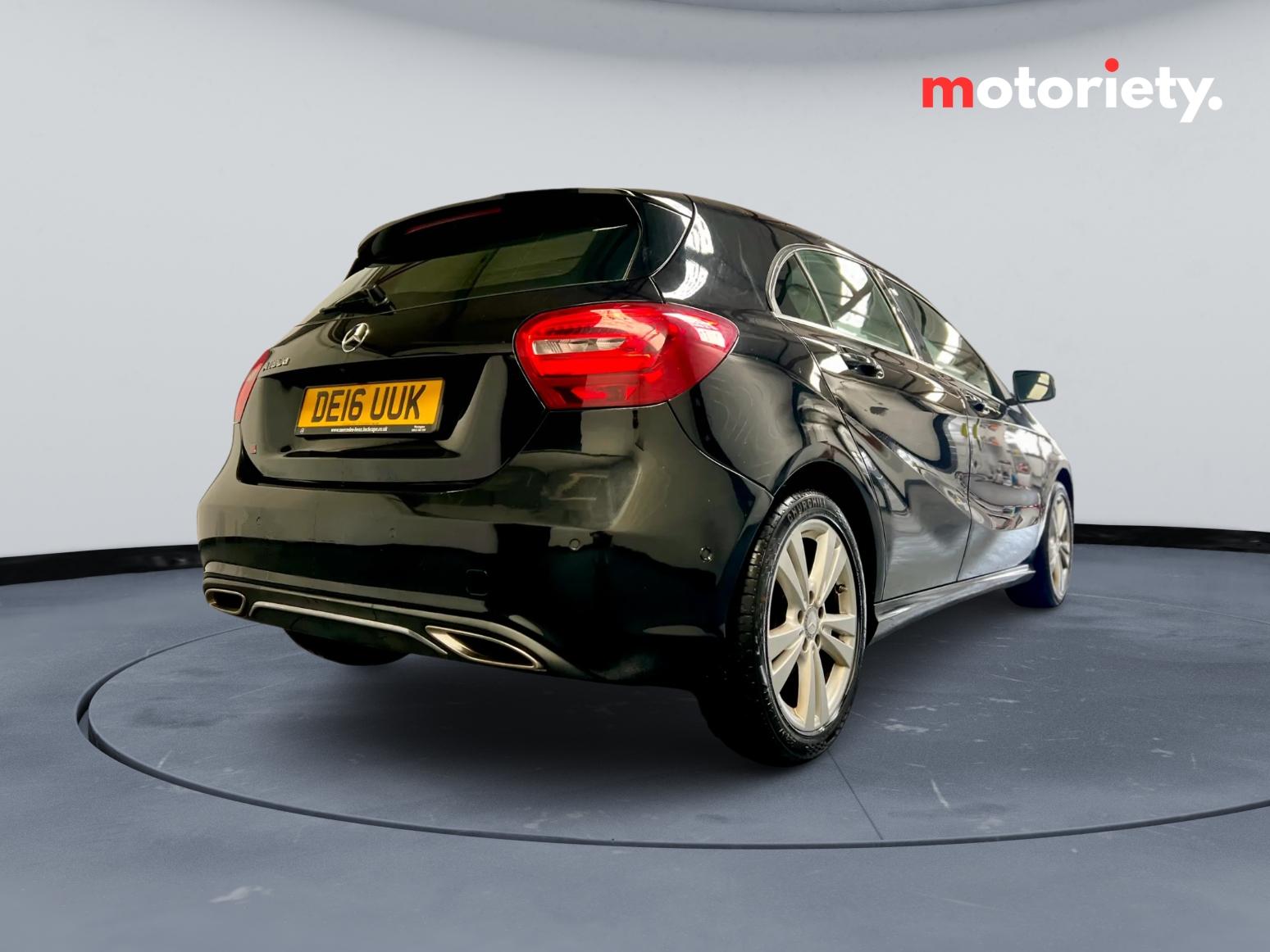 Mercedes-Benz A Class 1.5 A180d Sport (Executive) Hatchback 5dr Diesel Manual Euro 6 (s/s) (109 ps)