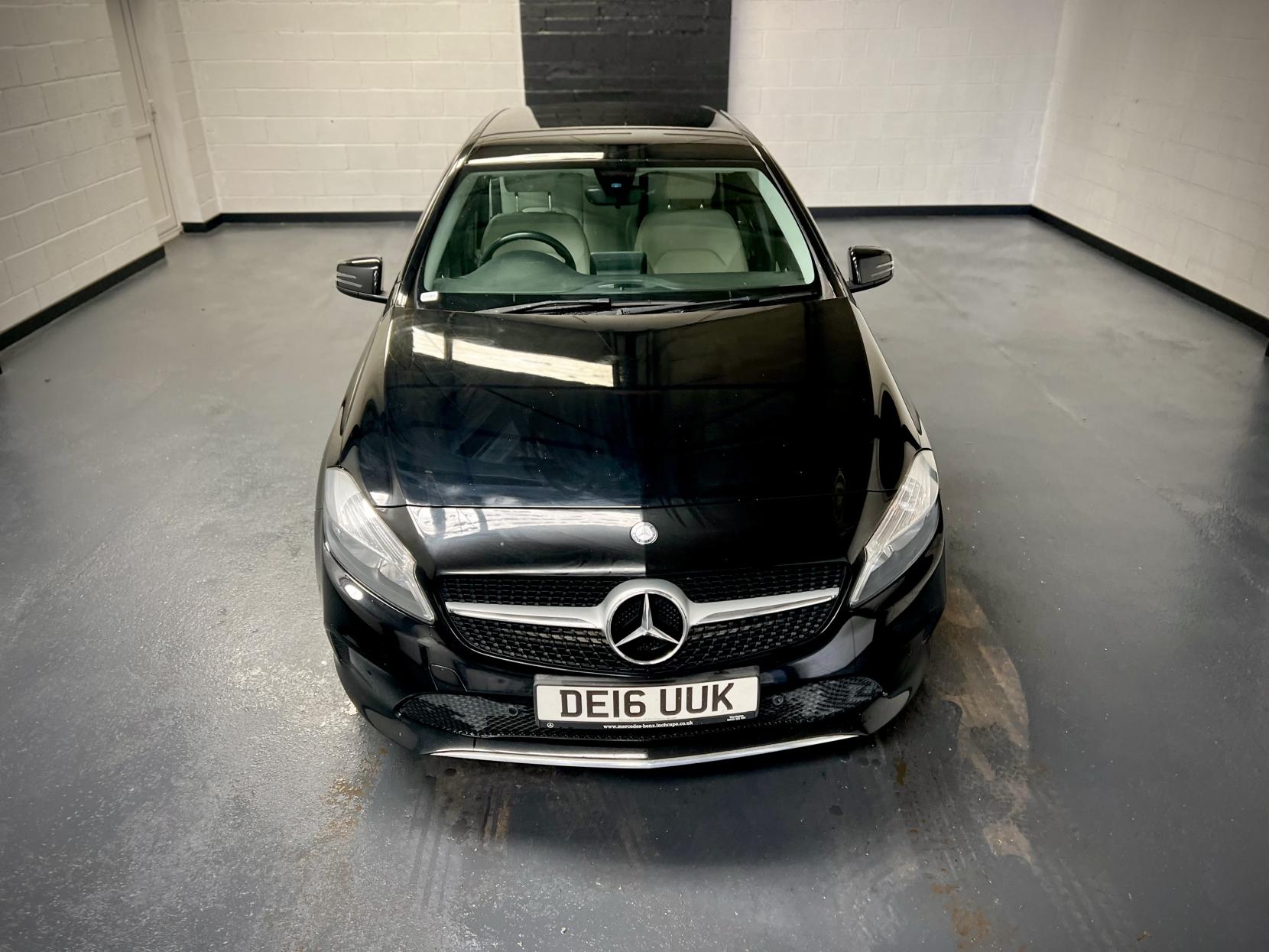 Mercedes-Benz A Class 1.5 A180d Sport (Executive) Hatchback 5dr Diesel Manual Euro 6 (s/s) (109 ps)