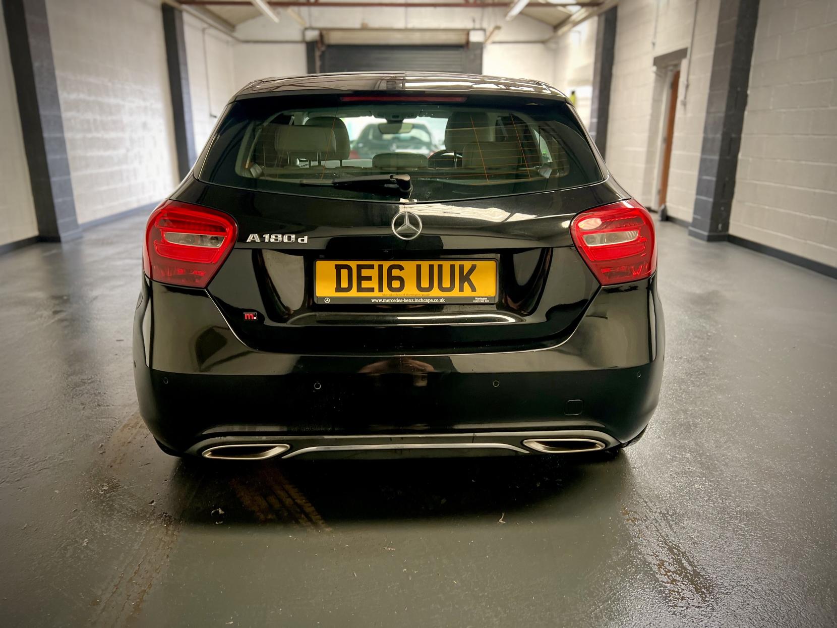 Mercedes-Benz A Class 1.5 A180d Sport (Executive) Hatchback 5dr Diesel Manual Euro 6 (s/s) (109 ps)