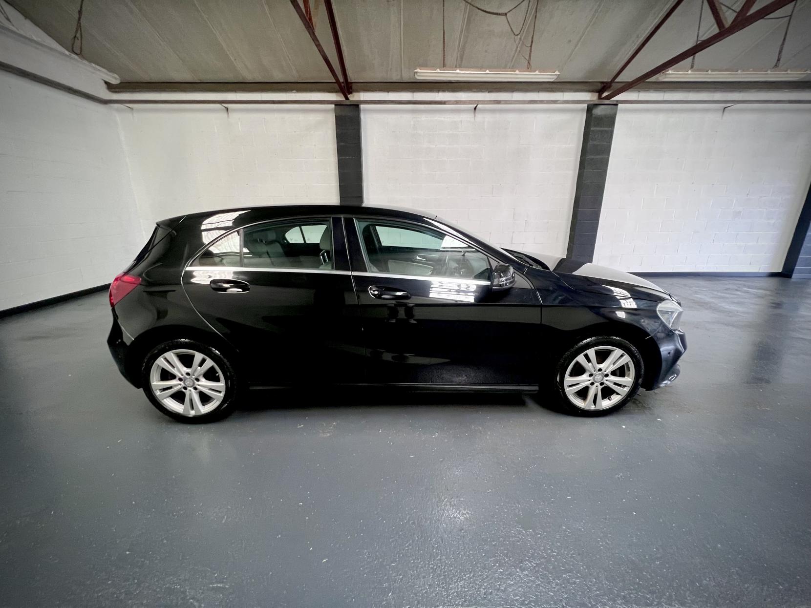 Mercedes-Benz A Class 1.5 A180d Sport (Executive) Hatchback 5dr Diesel Manual Euro 6 (s/s) (109 ps)