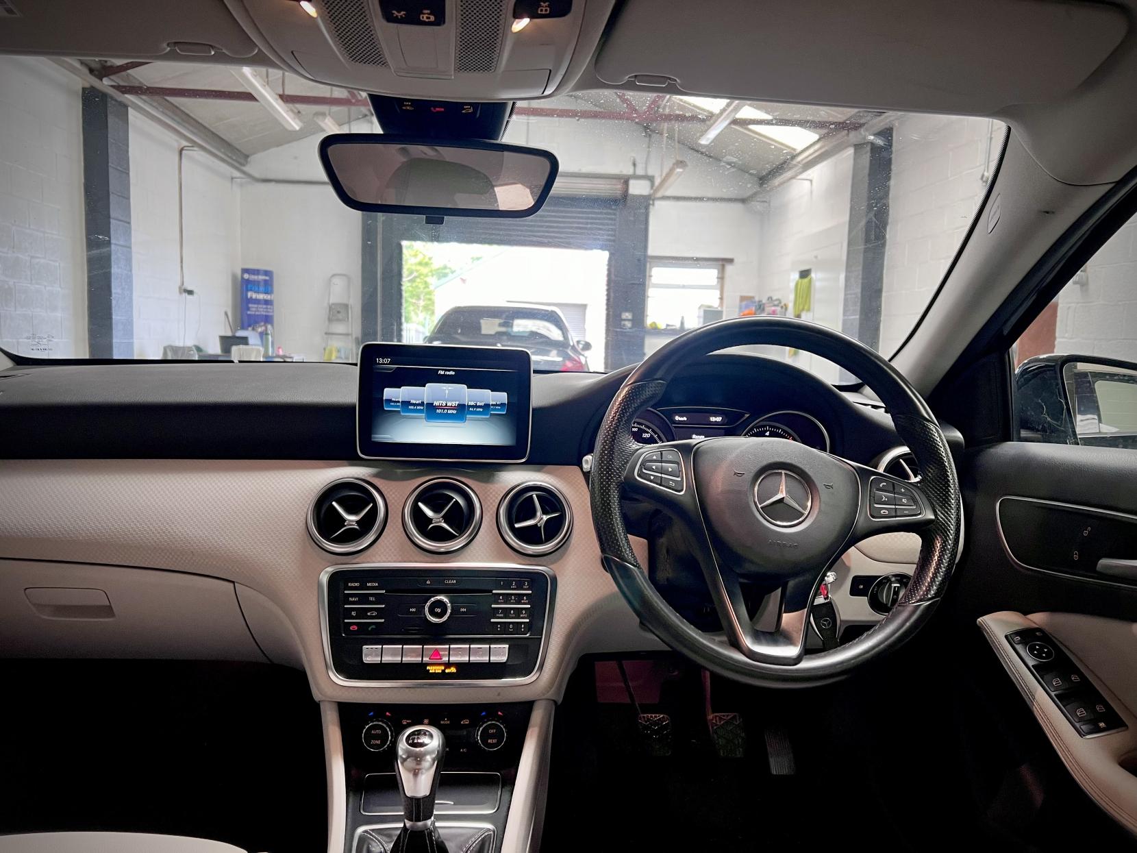 Mercedes-Benz A Class 1.5 A180d Sport (Executive) Hatchback 5dr Diesel Manual Euro 6 (s/s) (109 ps)