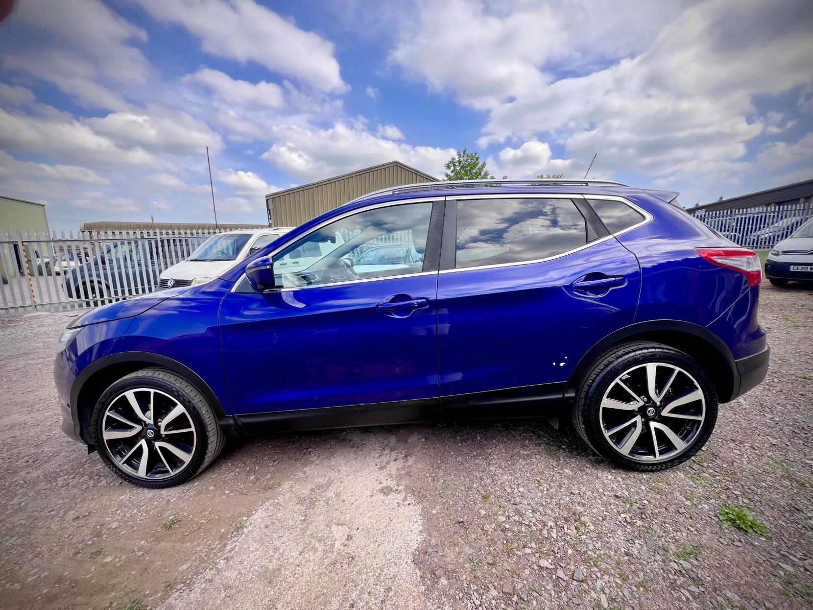 Nissan Qashqai 1.5 dCi Tekna SUV 5dr Diesel Manual 2WD Euro 5 (s/s) (110 ps)