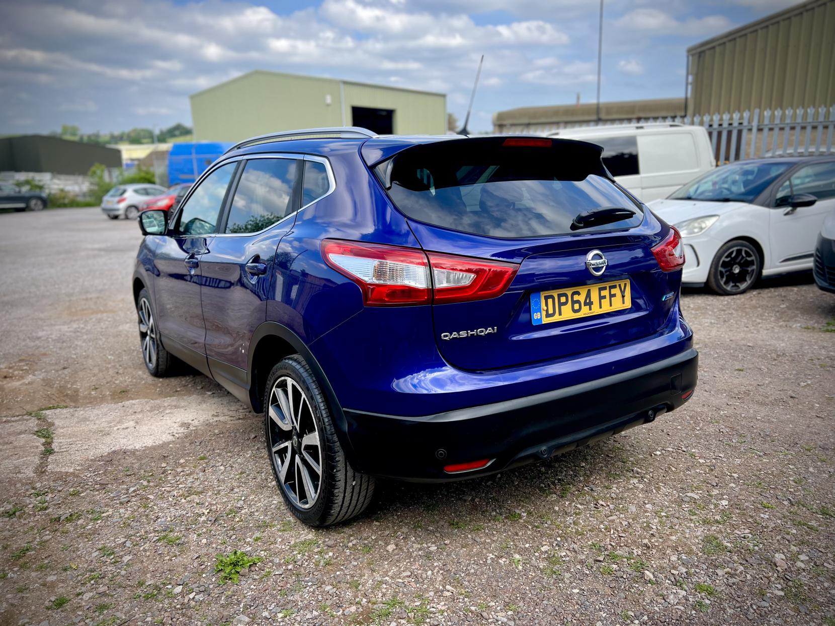 Nissan Qashqai 1.5 dCi Tekna SUV 5dr Diesel Manual 2WD Euro 5 (s/s) (110 ps)
