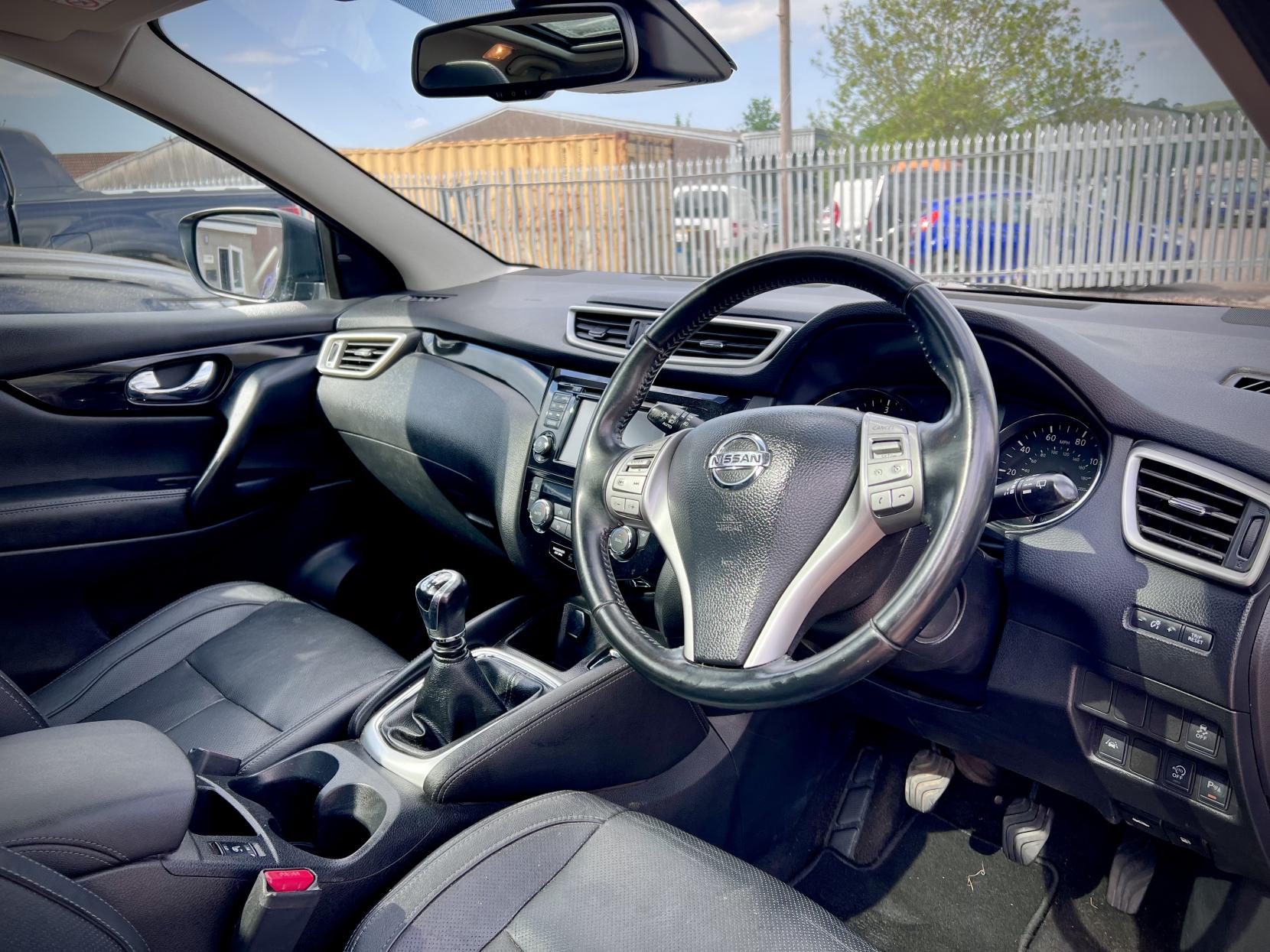 Nissan Qashqai 1.5 dCi Tekna SUV 5dr Diesel Manual 2WD Euro 5 (s/s) (110 ps)
