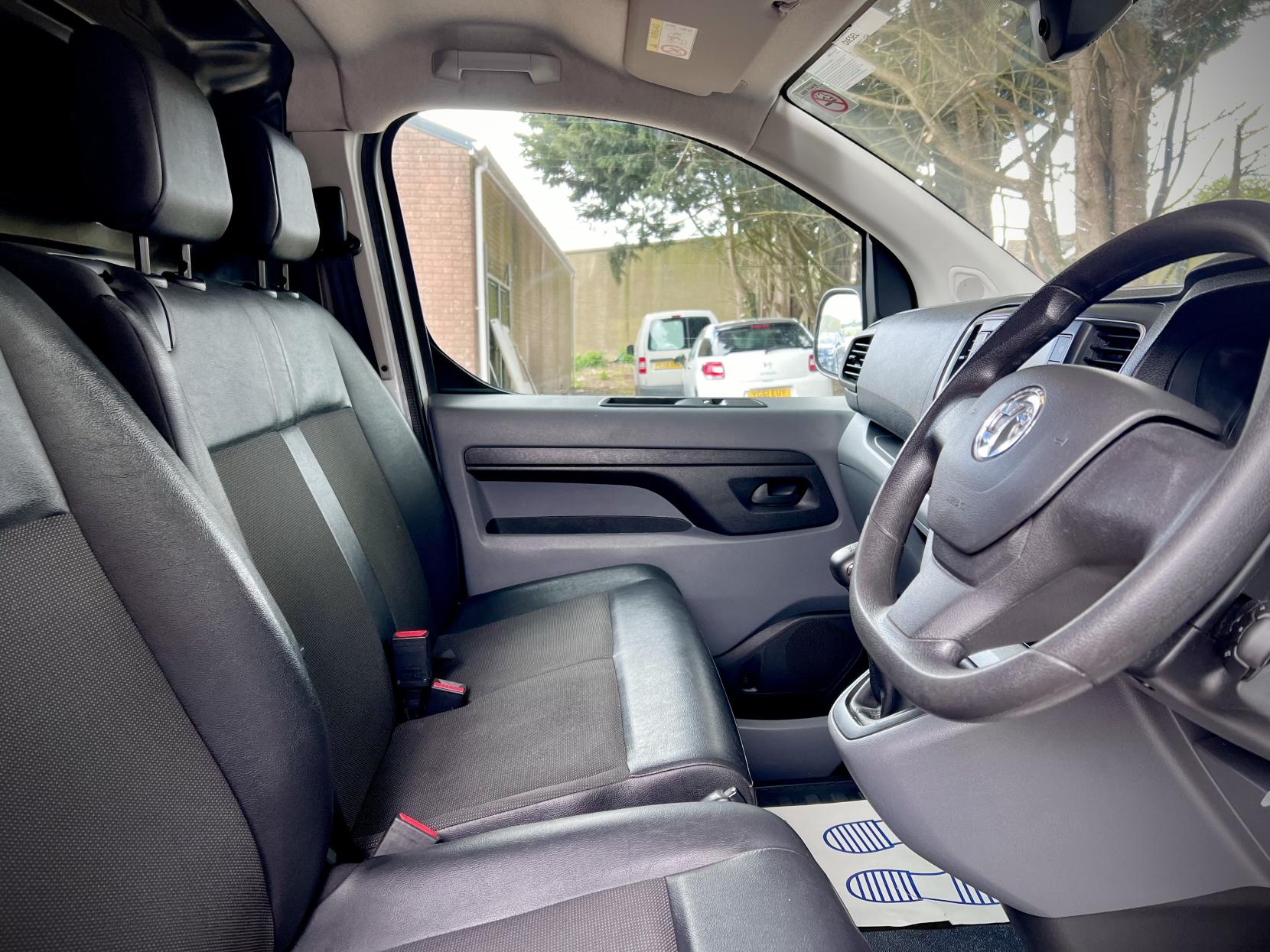 Vauxhall Vivaro 1.5 Turbo D 2900 Dynamic Panel Van 6dr Diesel Manual L2 H1 Euro 6 (s/s) (100 ps)