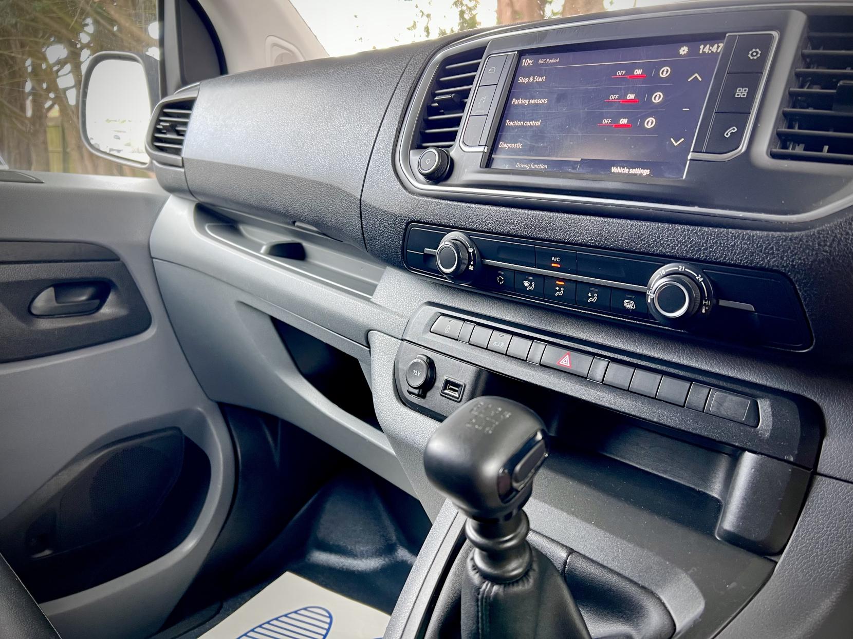 Vauxhall Vivaro 1.5 Turbo D 2900 Dynamic Panel Van 6dr Diesel Manual L2 H1 Euro 6 (s/s) (100 ps)