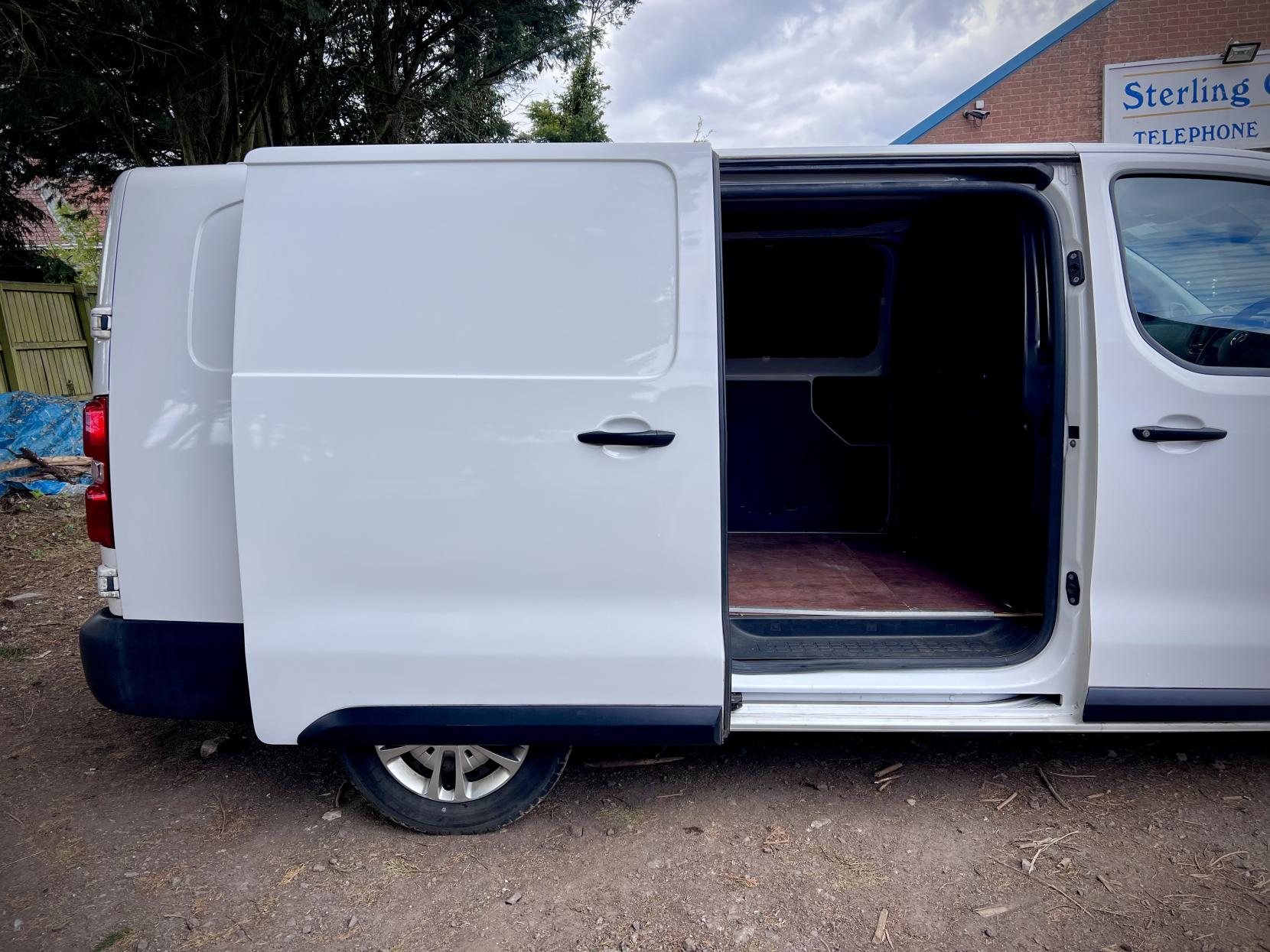 Vauxhall Vivaro 1.5 Turbo D 2900 Dynamic Panel Van 6dr Diesel Manual L2 H1 Euro 6 (s/s) (100 ps)