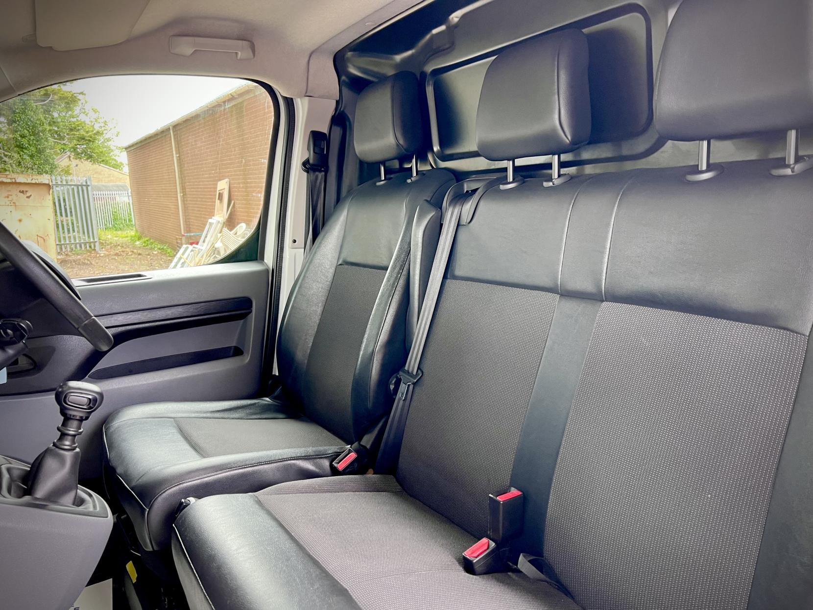 Vauxhall Vivaro 1.5 Turbo D 2900 Dynamic Panel Van 6dr Diesel Manual L2 H1 Euro 6 (s/s) (100 ps)