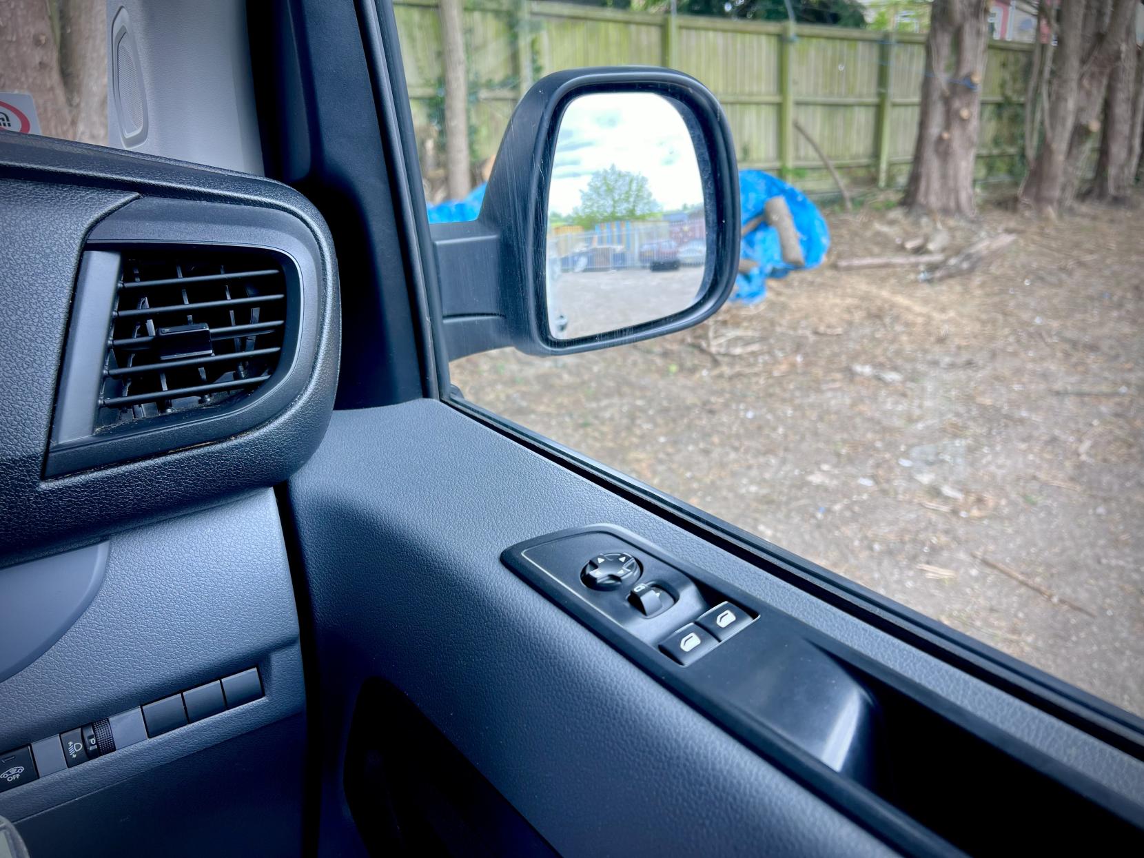 Vauxhall Vivaro 1.5 Turbo D 2900 Dynamic Panel Van 6dr Diesel Manual L2 H1 Euro 6 (s/s) (100 ps)