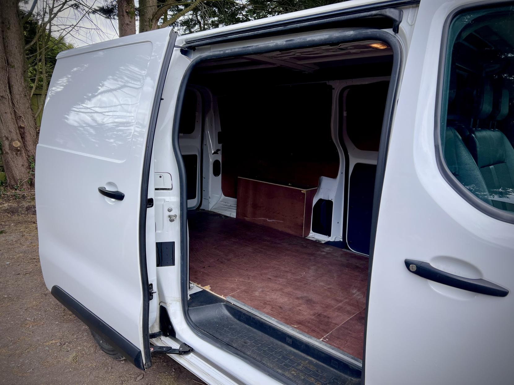 Vauxhall Vivaro 1.5 Turbo D 2900 Dynamic Panel Van 6dr Diesel Manual L2 H1 Euro 6 (s/s) (100 ps)