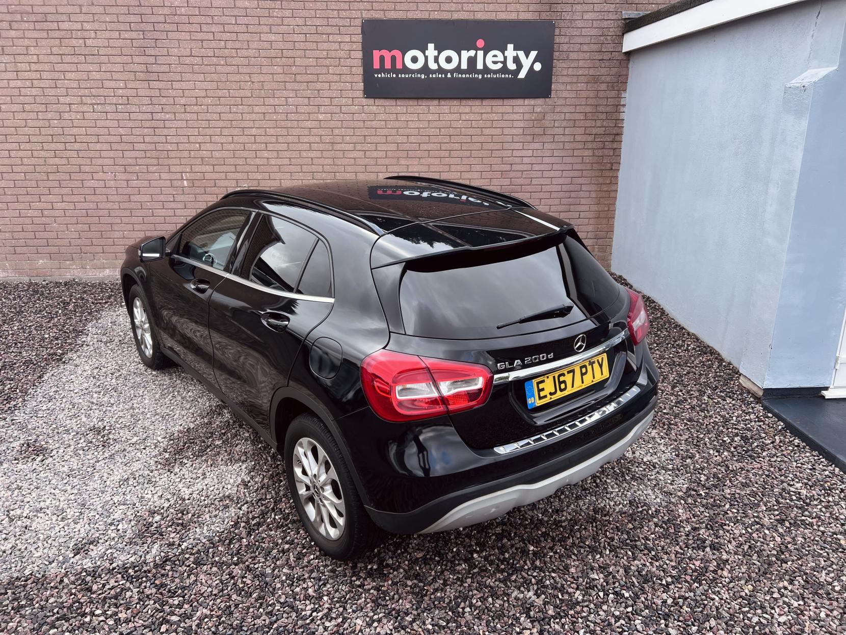Mercedes-Benz GLA 2.1 GLA200d SE SUV 5dr Diesel 7G-DCT Euro 6 (s/s) (136 ps)